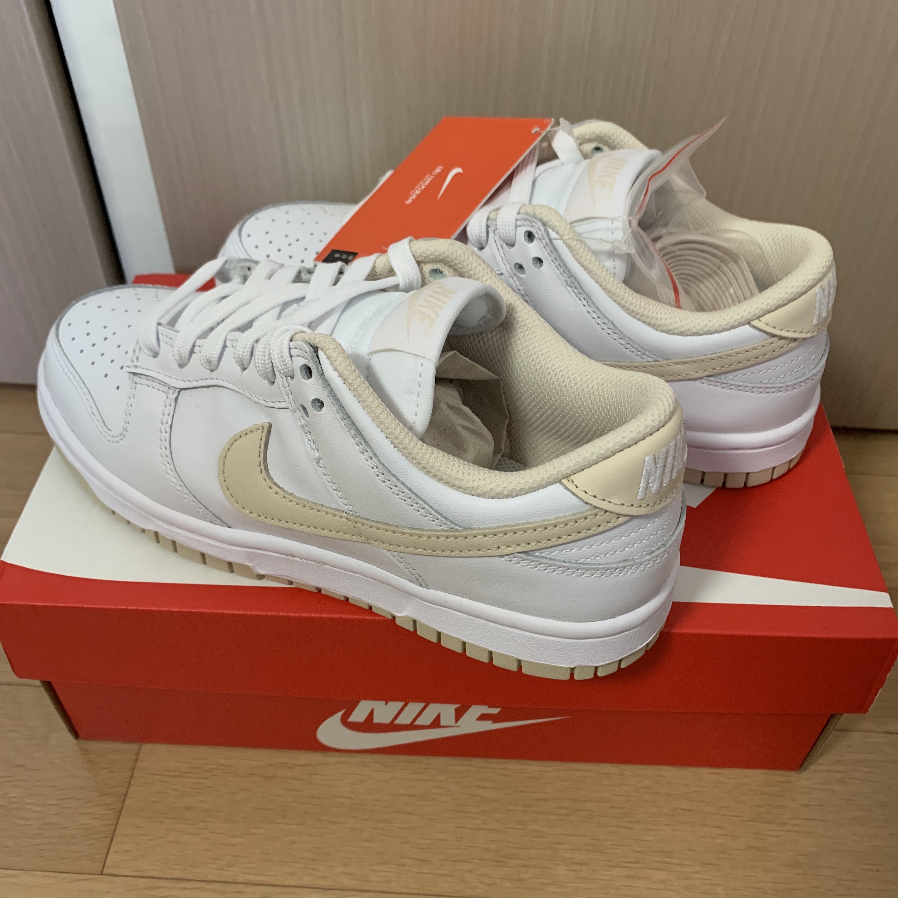 (W) Nike Dunk Low Pearl White 착용 스타일 - 1