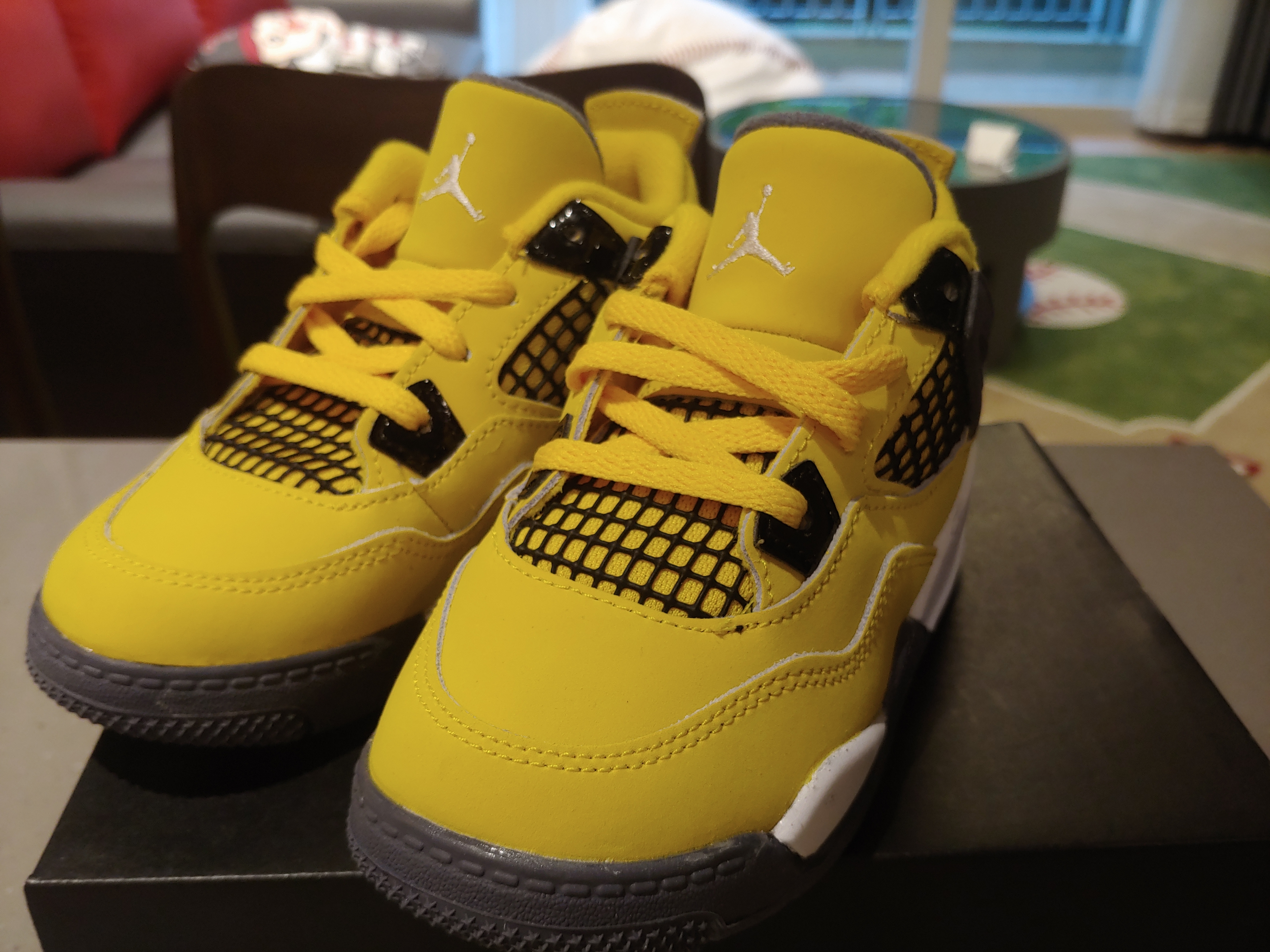 (TD) Jordan 4 Retro Tour Yellow 착용 스타일 - 2