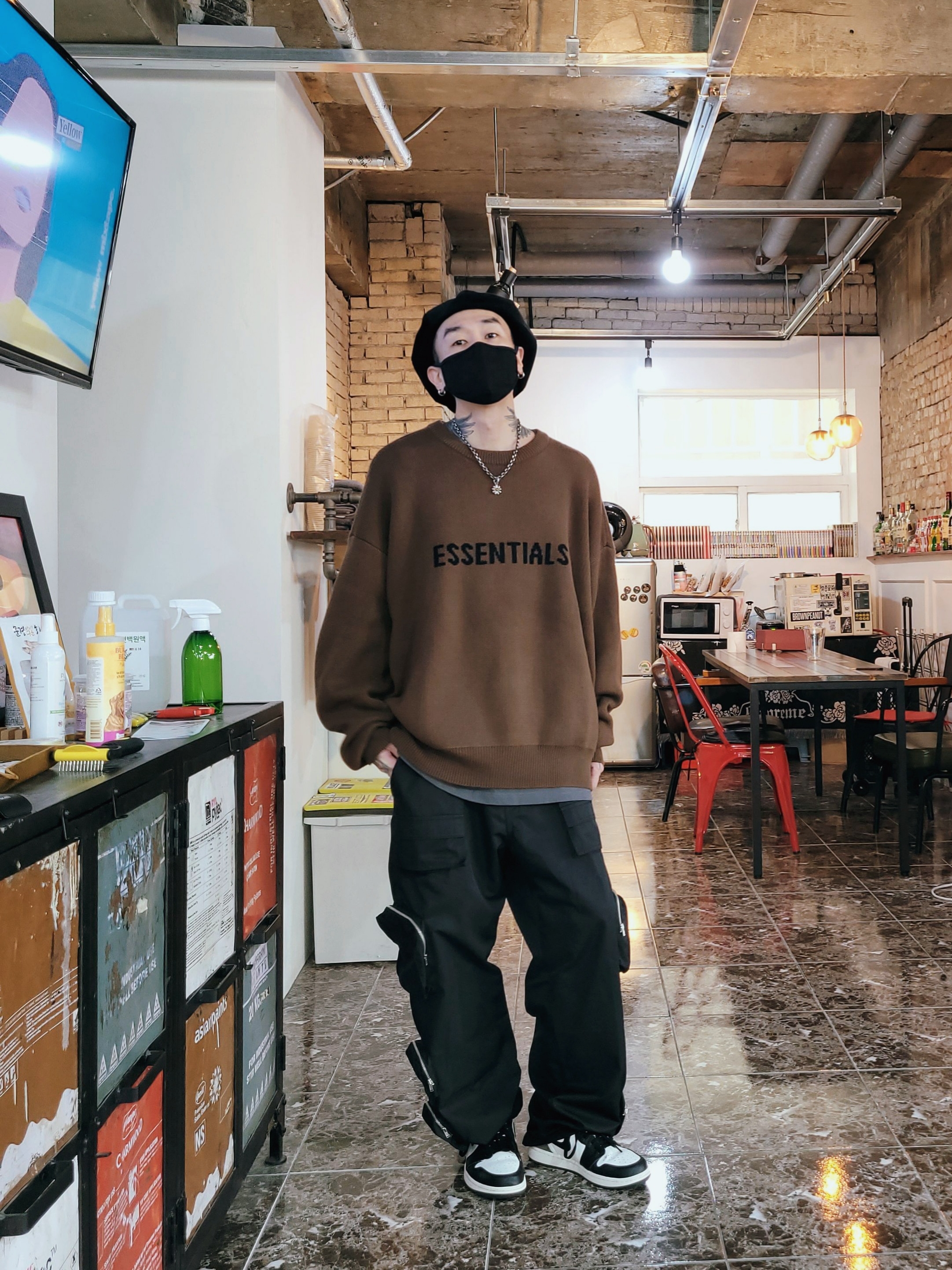 Essentials Knit Sweater Brown/Rain Drum - Ssense Exclusive, Jordan 1 Retro High OG Black Mocha 착용 스타일