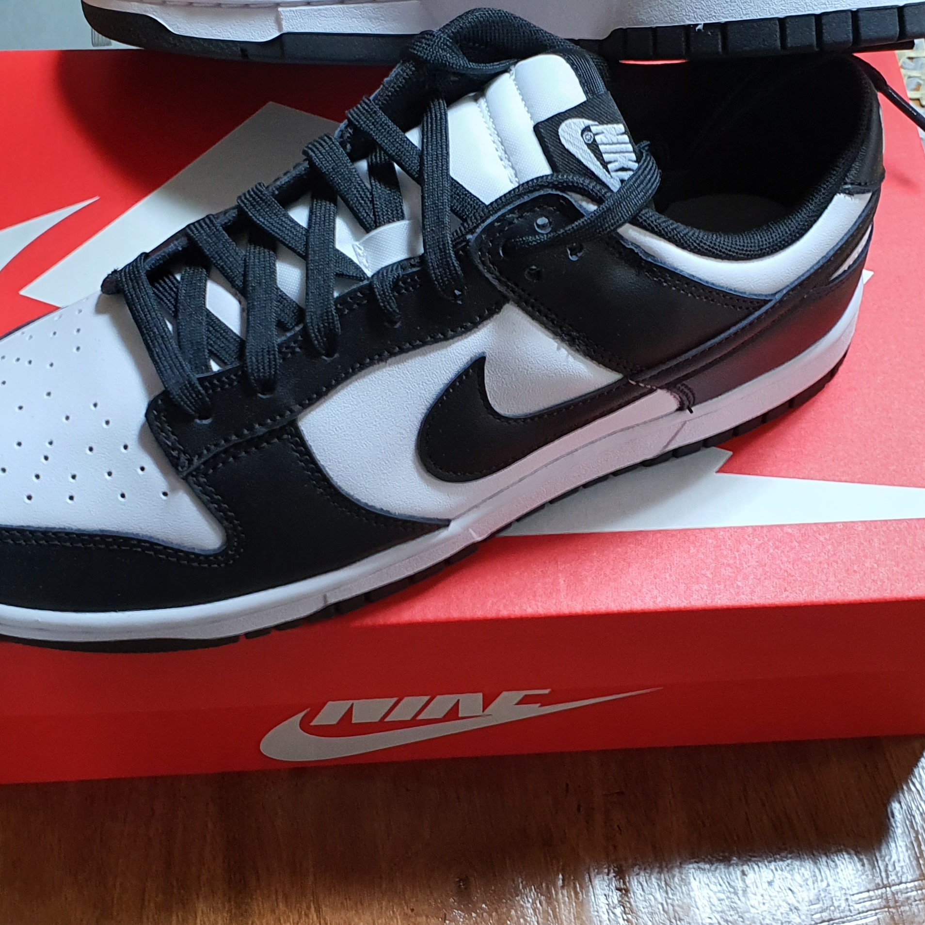 Nike Dunk Low Retro Black 착용 스타일 - 2