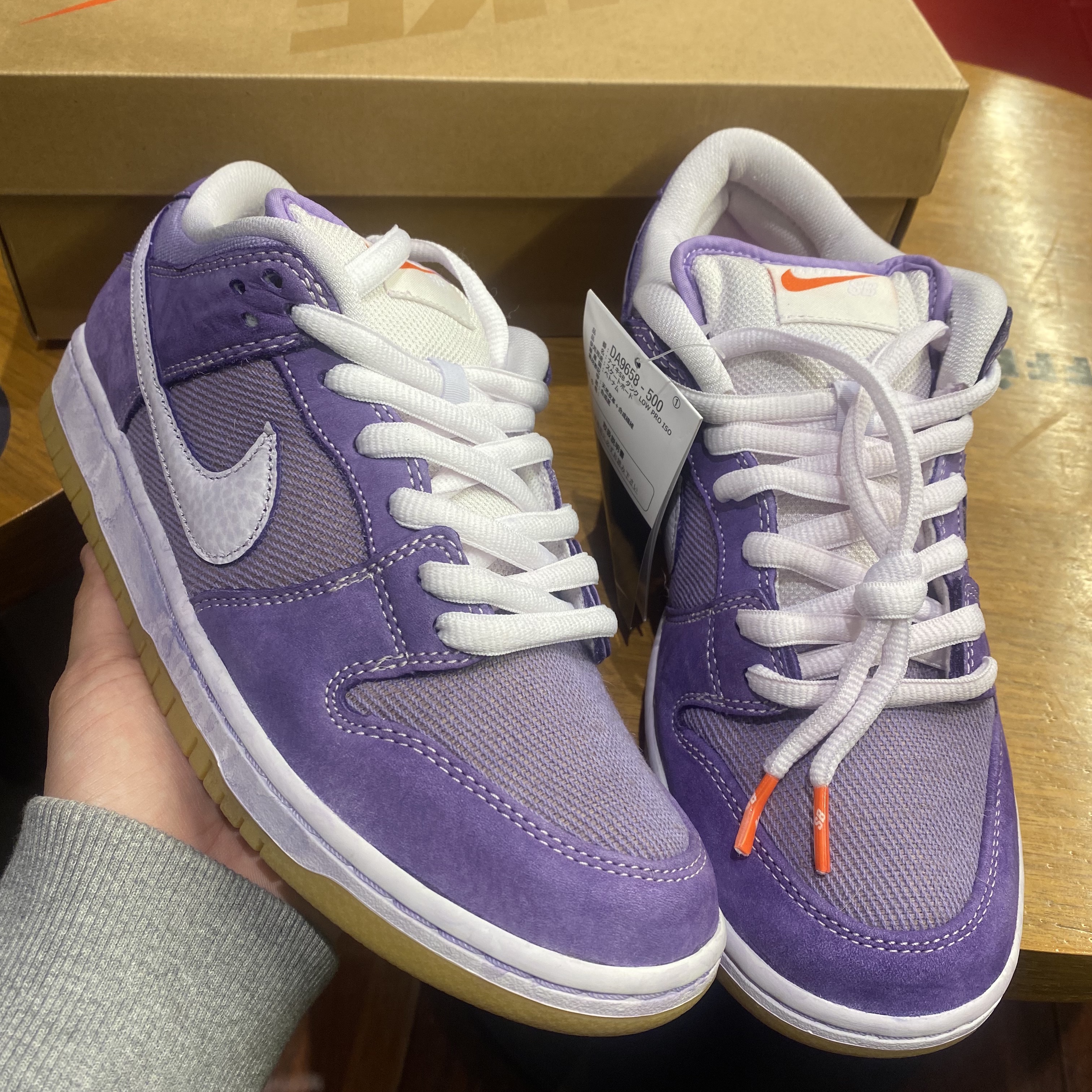Nike SB Dunk Low Pro ISO Orange Label Lilac 착용 스타일 - 3