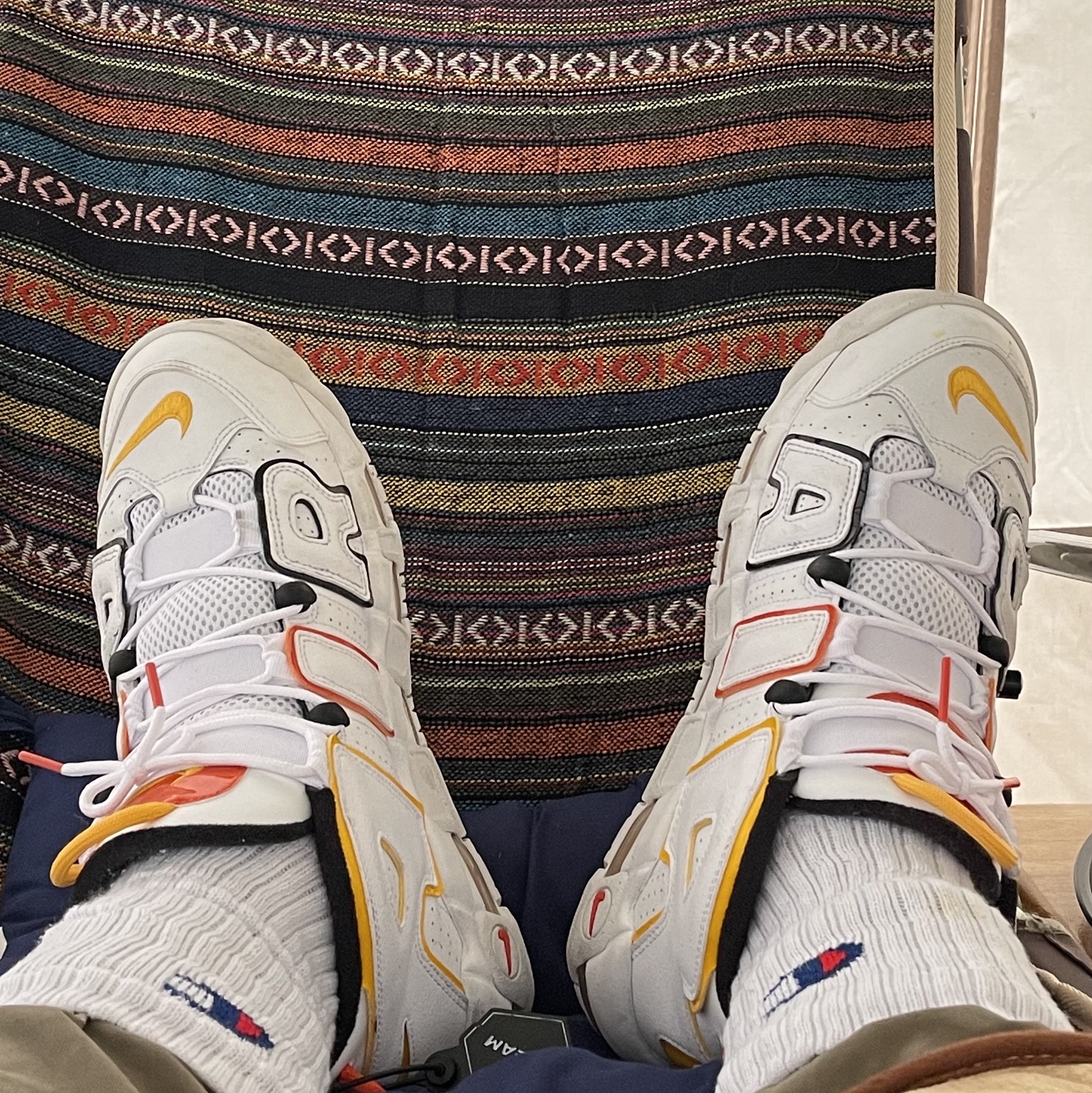 Nike Air More Uptempo Rayguns 착용 스타일