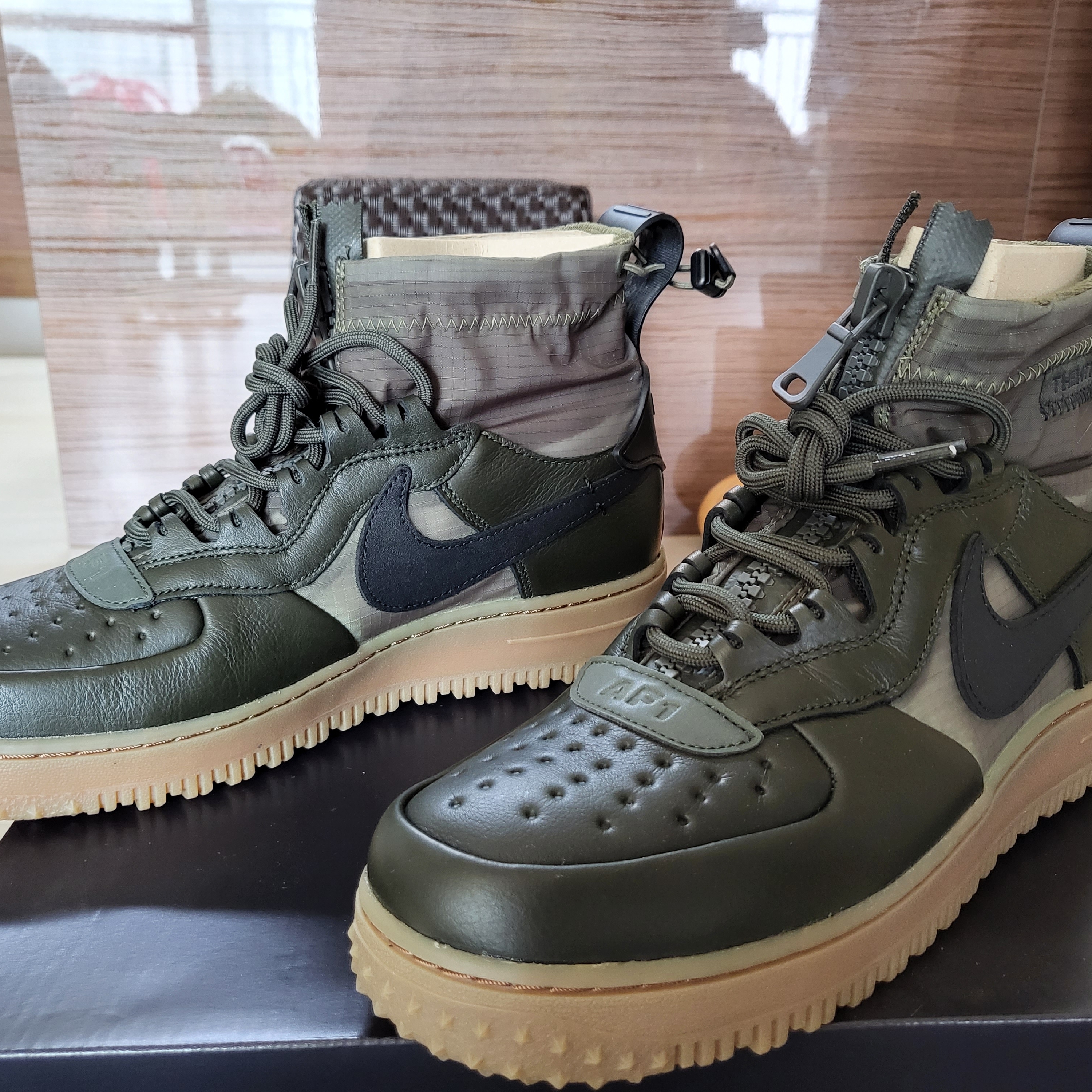 Nike Air Force 1 Winter Gore-Tex Olive 착용 스타일 - 1