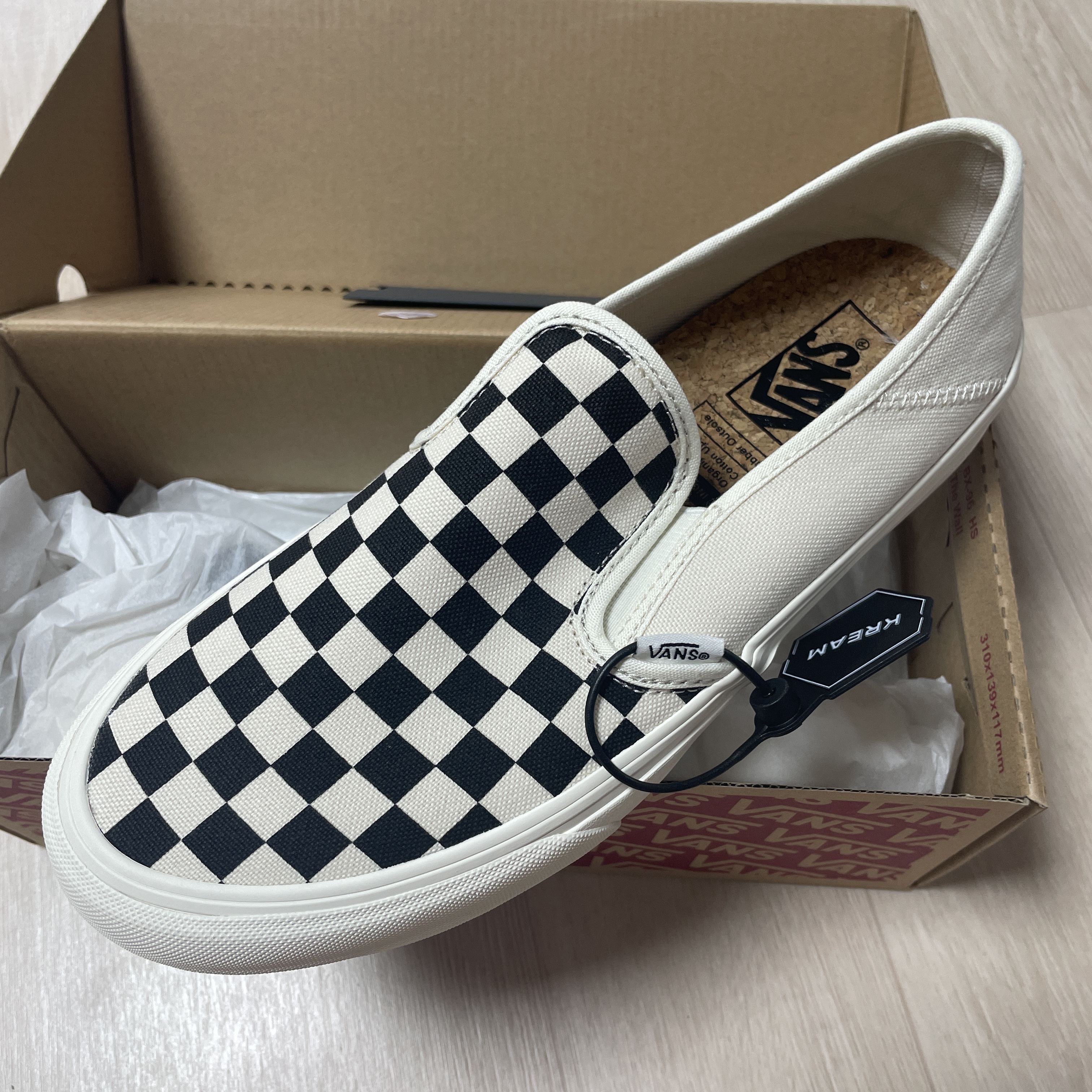 Vans Slip-On SF Eco Theory White 착용 스타일