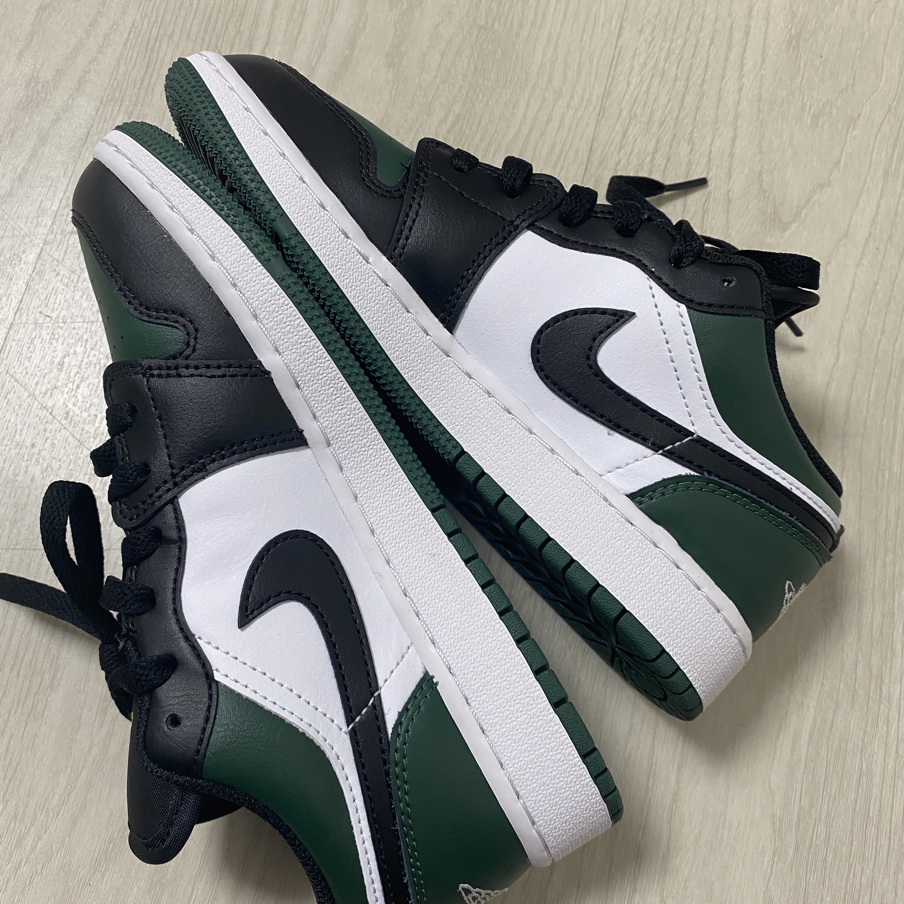 (GS) Jordan 1 Low Green Toe 착용 스타일 - 1