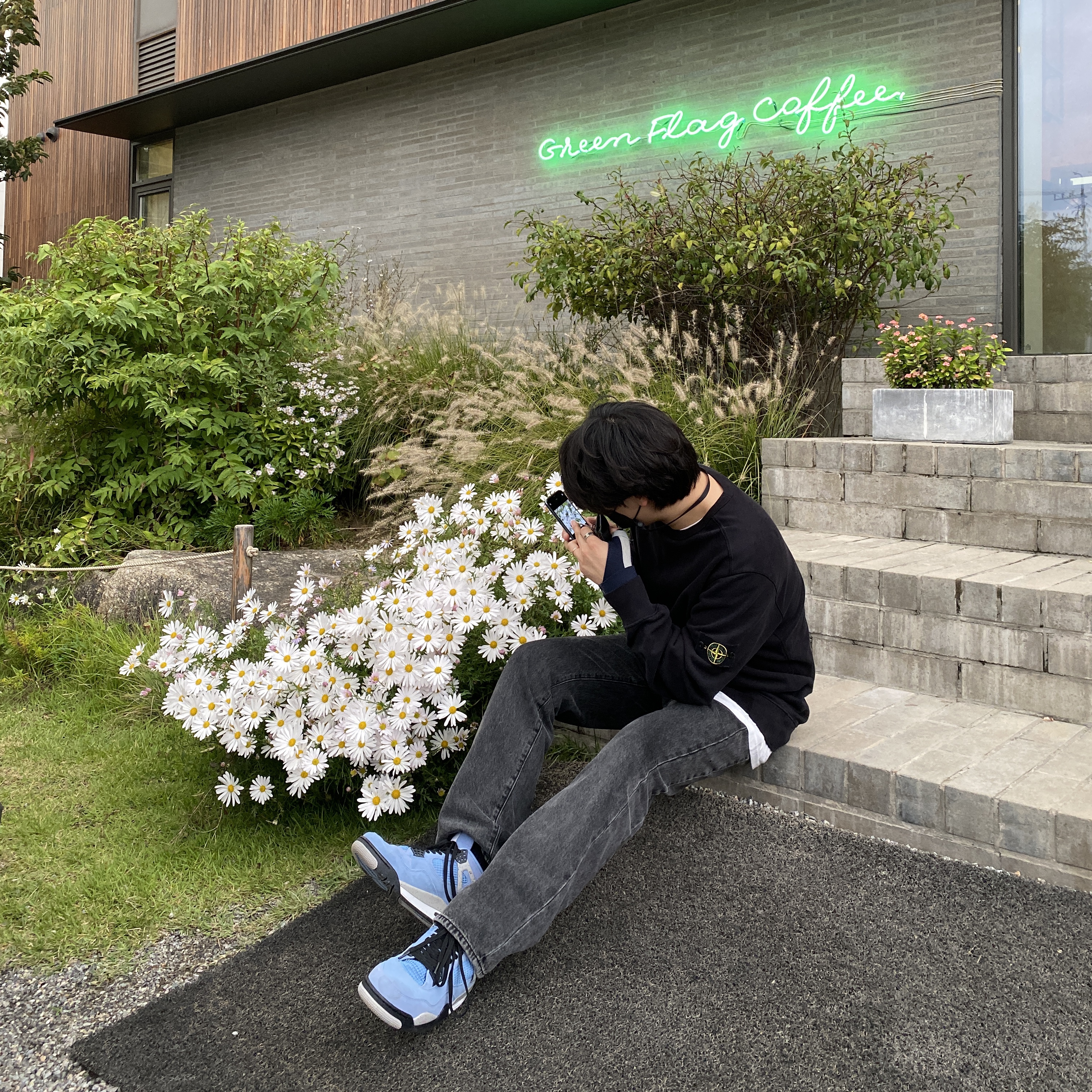 Jordan 4 Retro University Blue, Stone Island 63020 Crewneck Sweatshirt Black - 21FW 착용 스타일