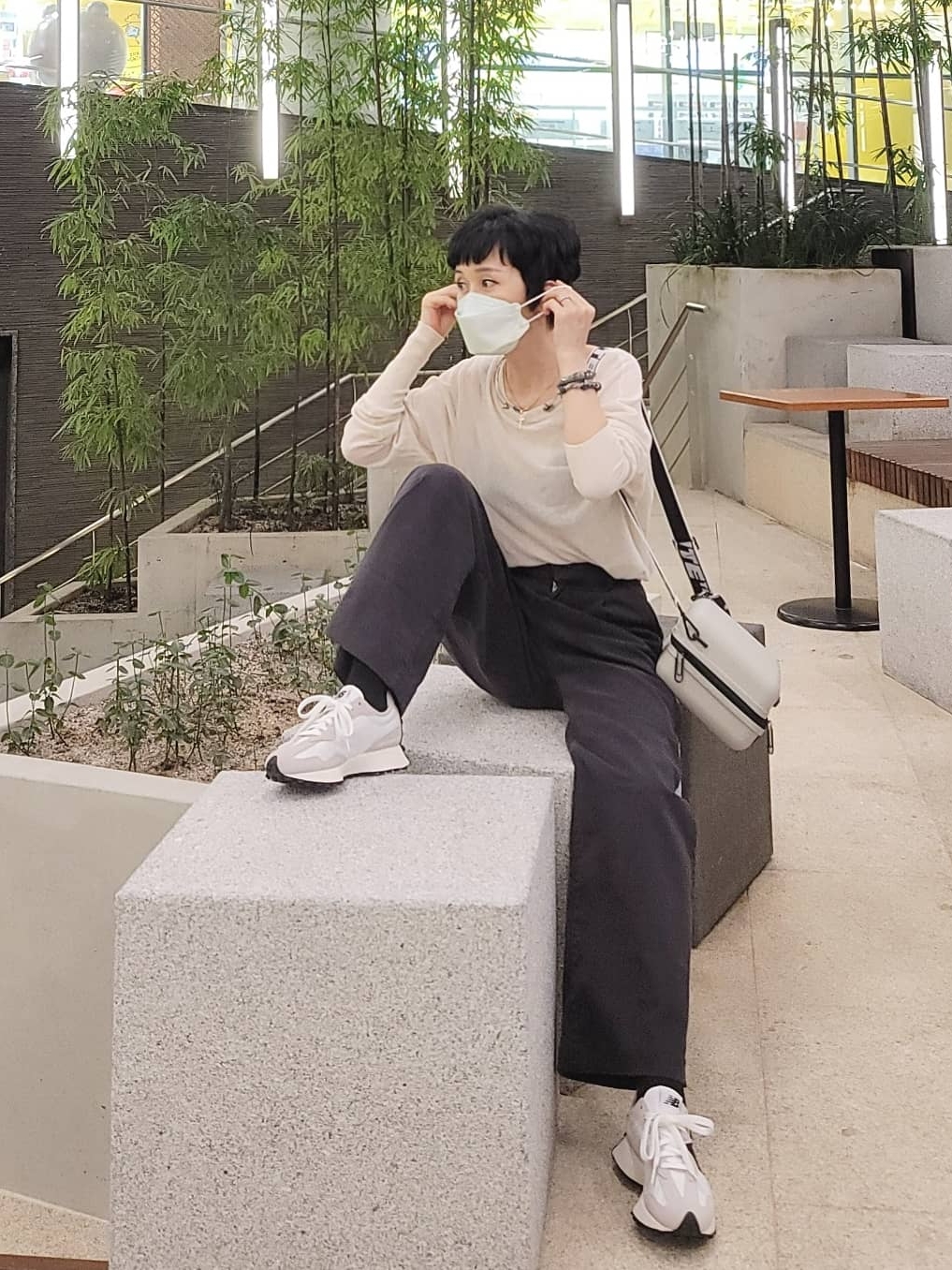 New Balance 327 White Black, Off-White x Amore Pacific Protection Box (Without Cosmetics) 착용 스타일