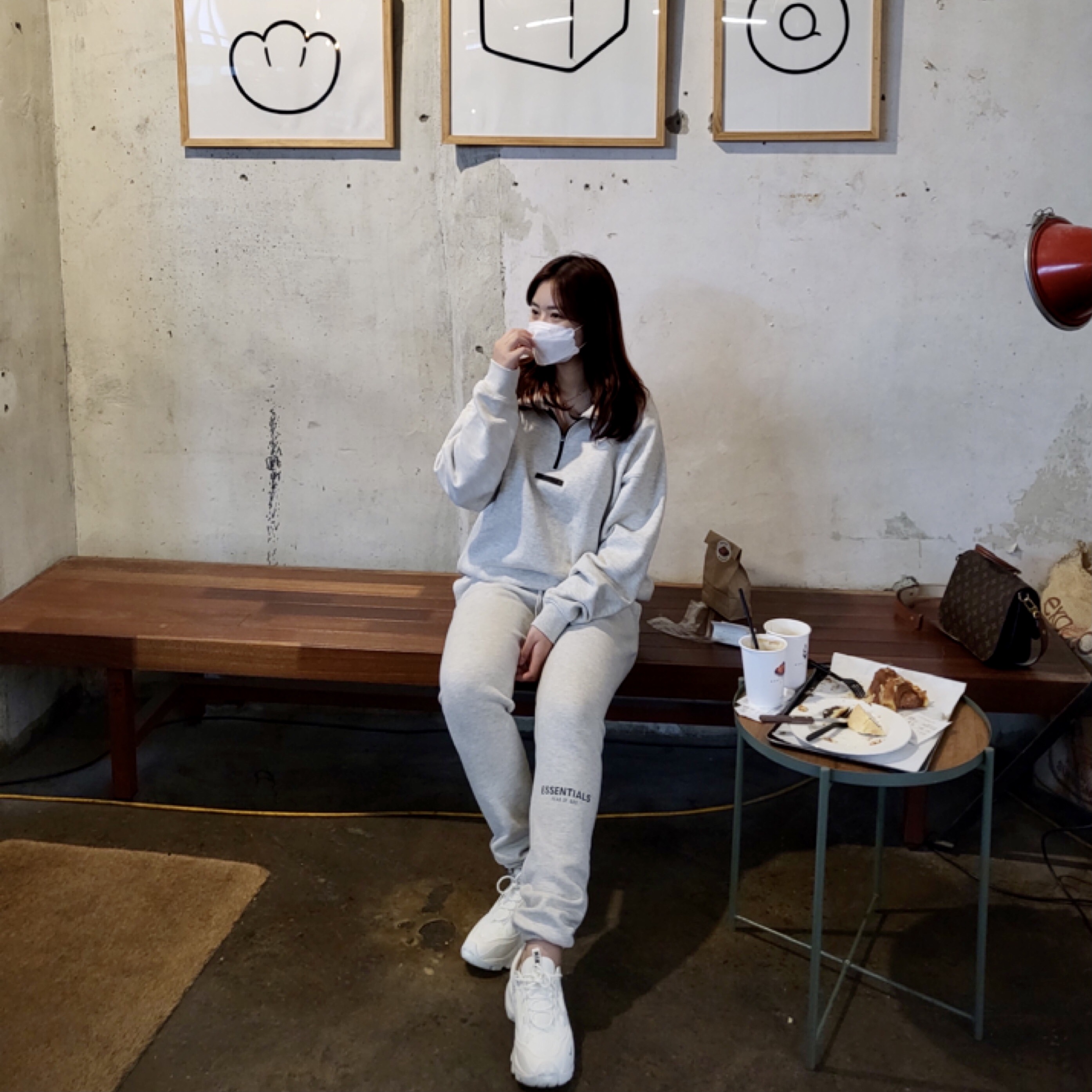 Essentials Sweatpants Oatmeal - 21SS, Essentials Mockneck Half-Zip Oatmeal - 21SS 착용 스타일 - 1