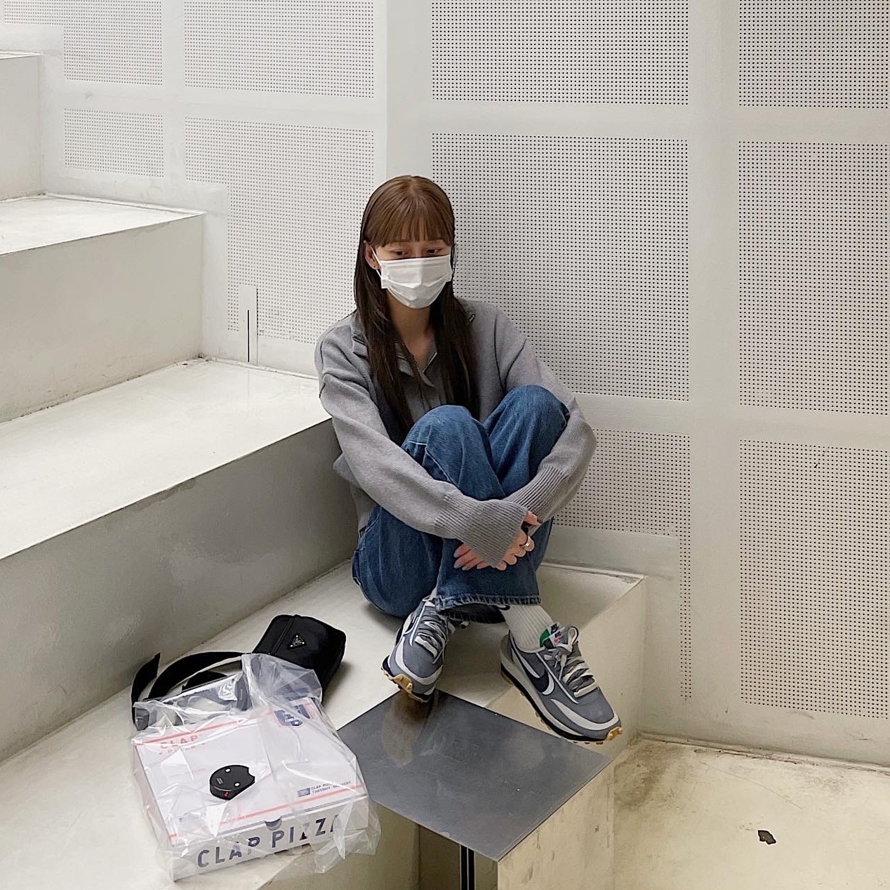 Nike x Sacai x Clot LDWaffle Cool Grey 착용 스타일 - 2