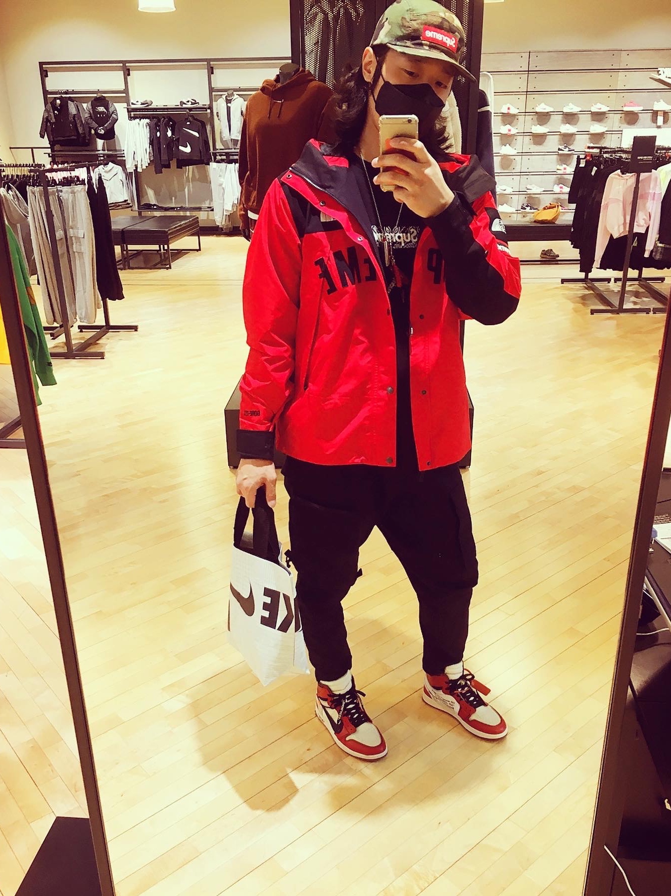 Jordan 1 x Off-White Retro High Chicago The Ten, Supreme Bandana Box Logo T-Shirt Black - 19FW 착용 스타일 - 2