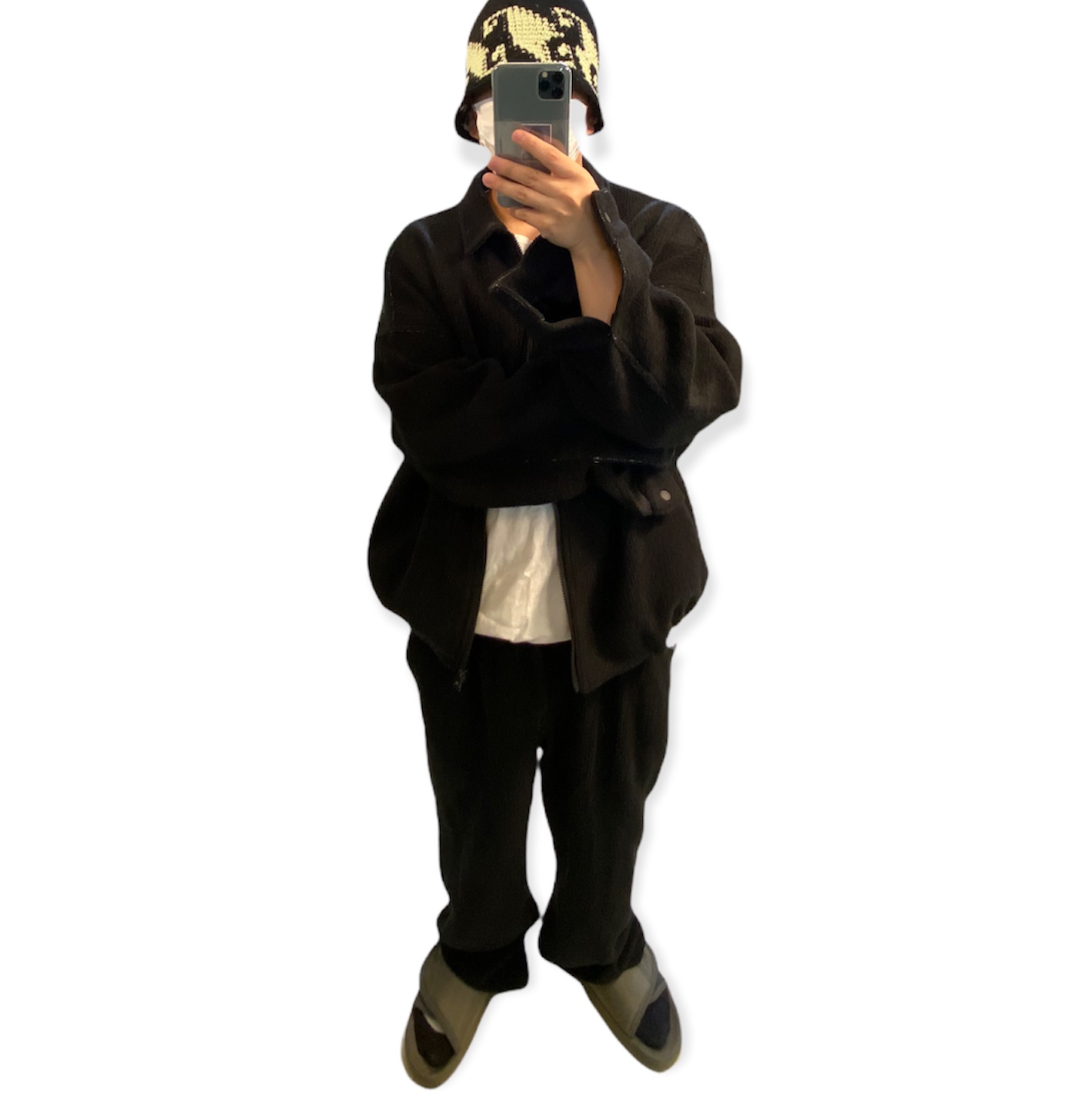 Stussy Waves Knit Bucket Hat Black, Yeezy Season 7 Nylon Slipper Graphite 착용 스타일 - 2