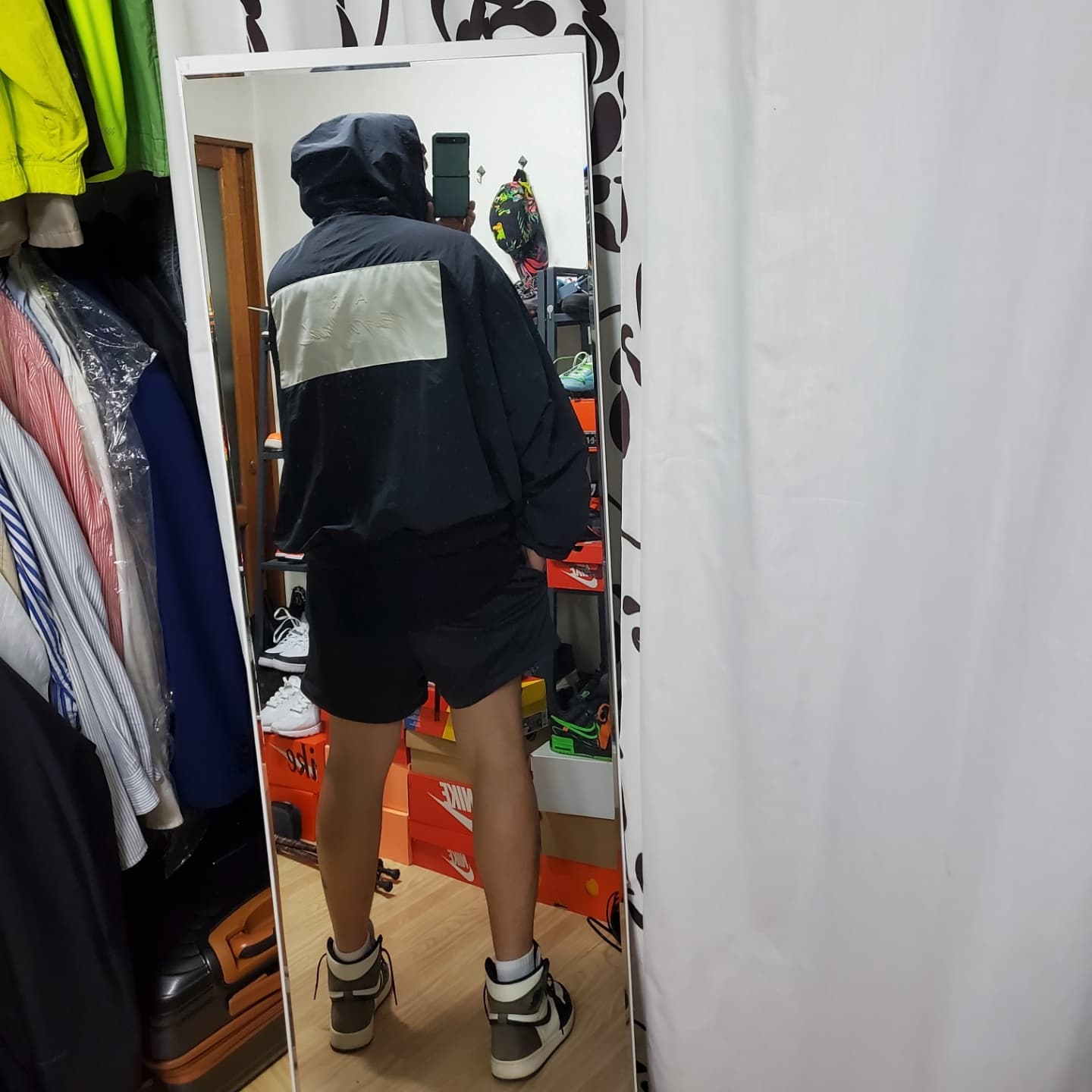 Nike x Fear of God Basketball Shorts Off Noir, Nike x Fear of God Bomber Hooded Jacket Black 착용 스타일 - 3