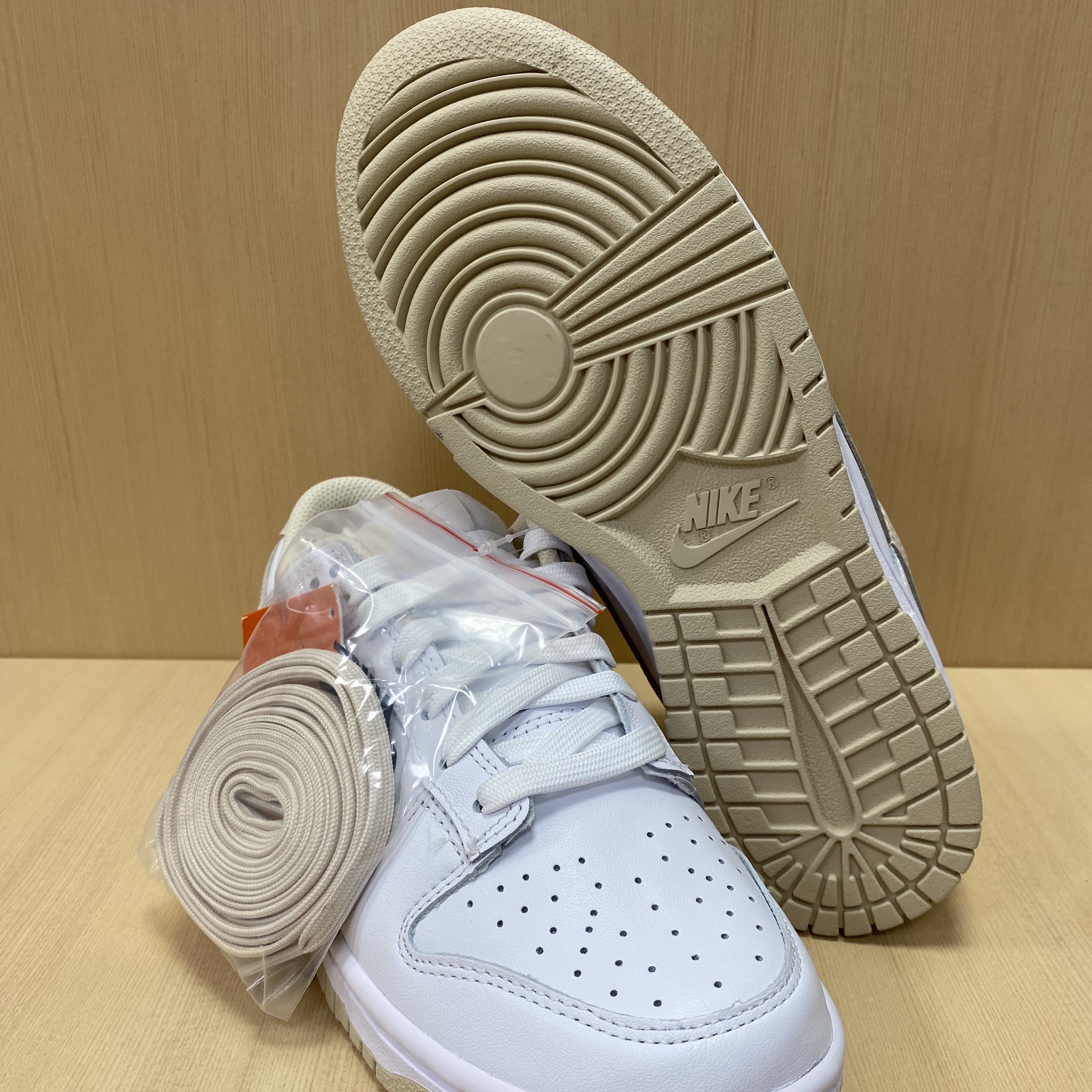 (W) Nike Dunk Low Pearl White 착용 스타일 - 1