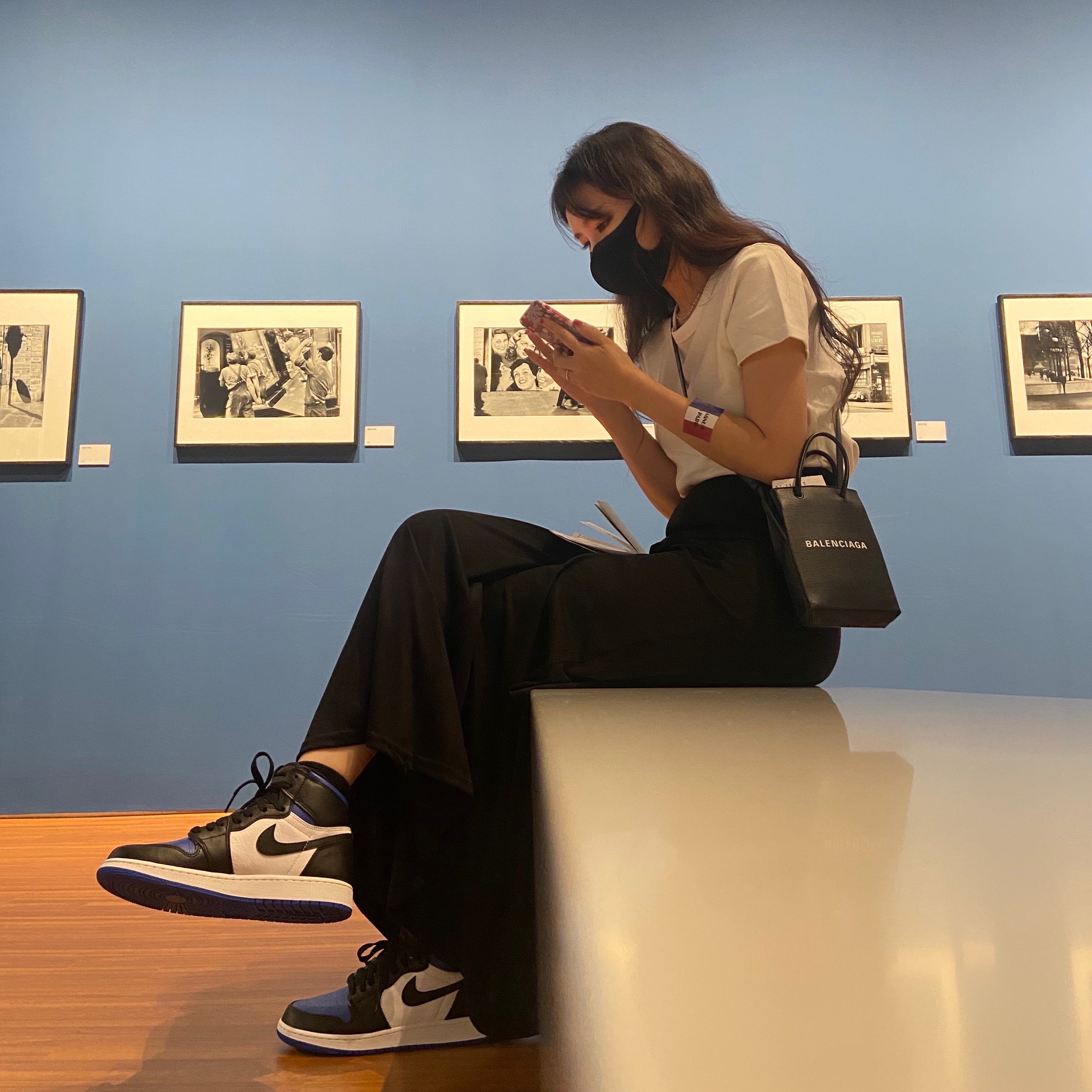 (GS) Jordan 1 Retro High OG Royal Toe, Balenciaga Mini Shopping Bag Phone Holder Black 착용 스타일