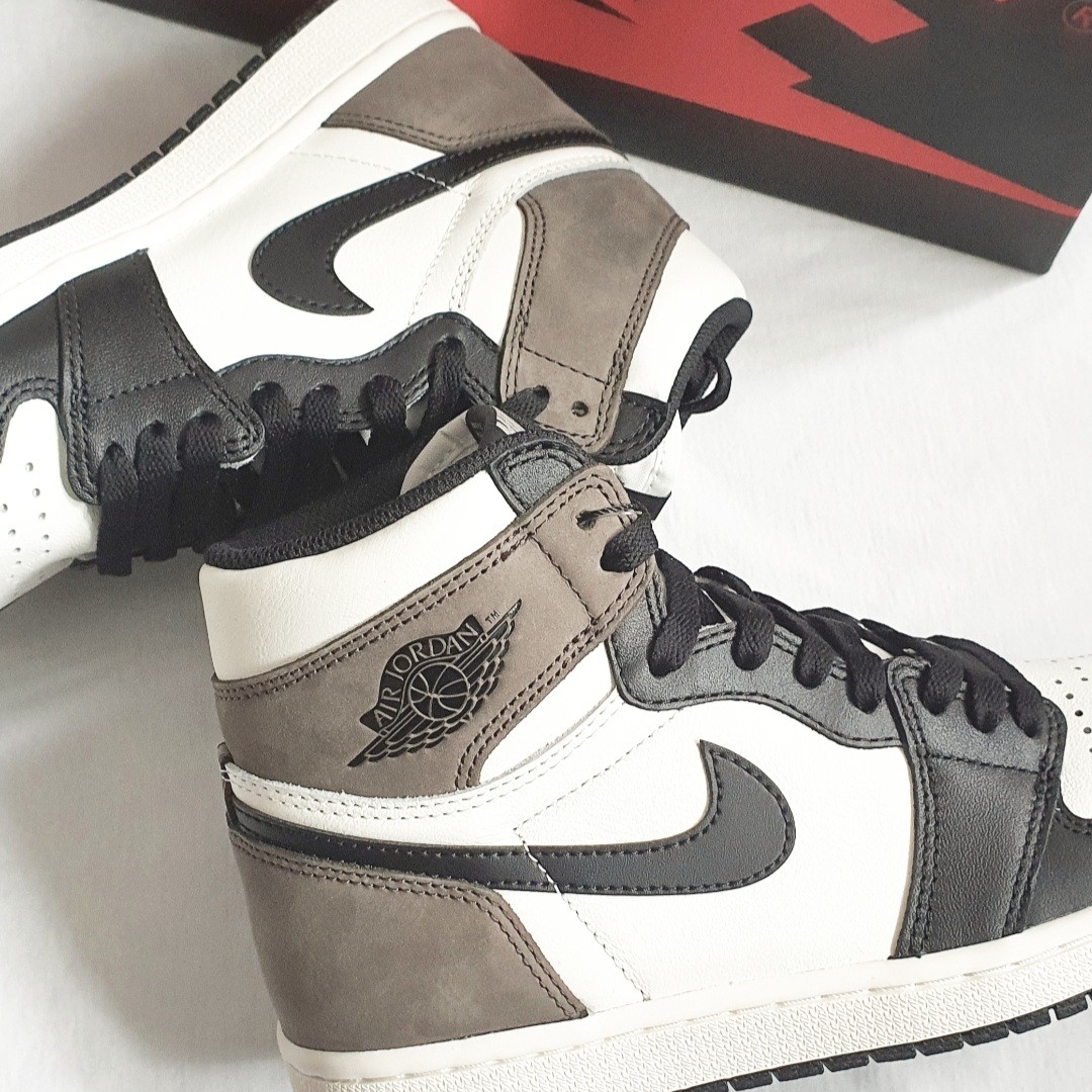 Jordan 1 Retro High OG Black Mocha, (GS) Jordan 1 Retro High OG Black Mocha 착용 스타일 - 2