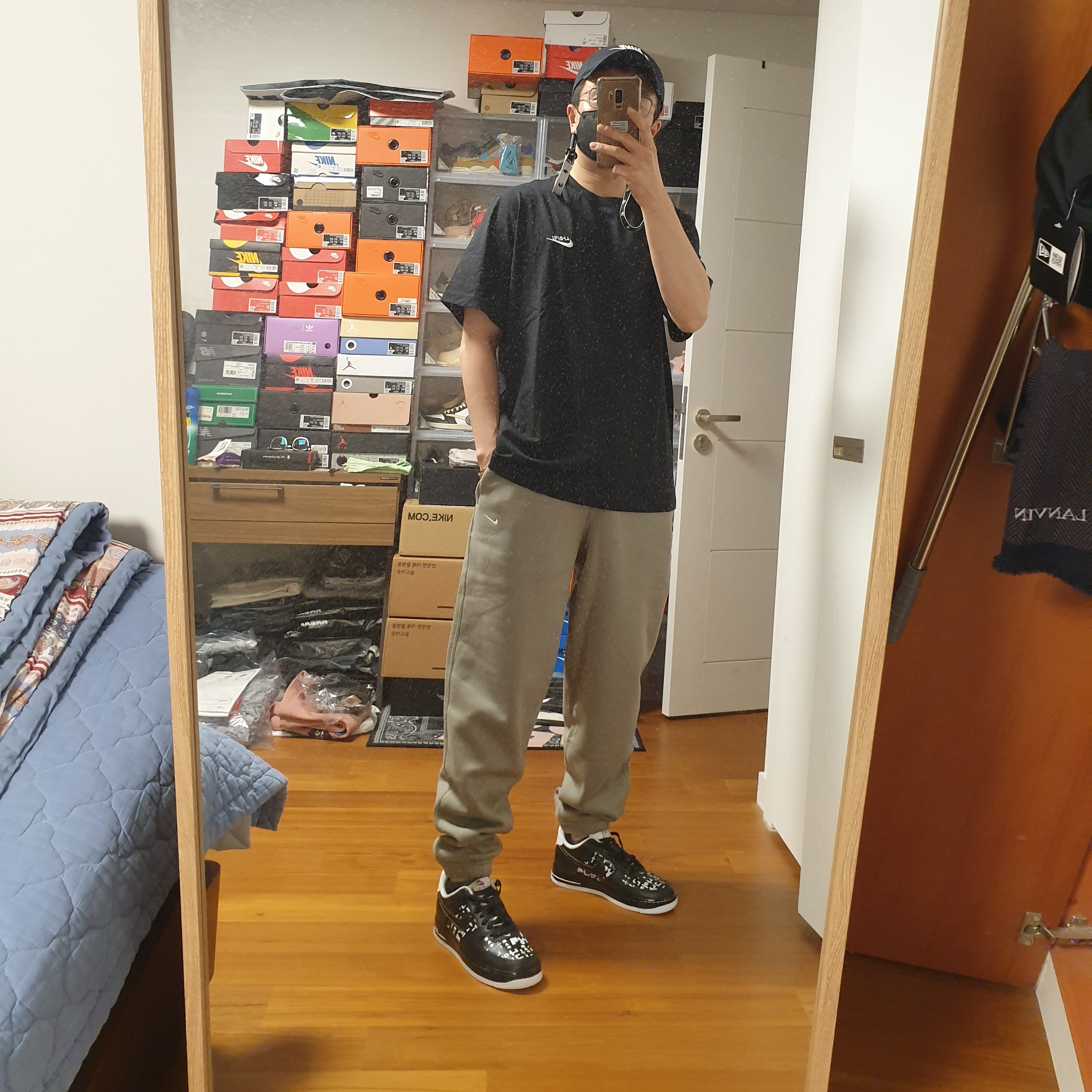 Nike Air Force 1 '07 LV8 Hangul Day, Nike Hangul T-Shirt Black 착용 스타일 - 1