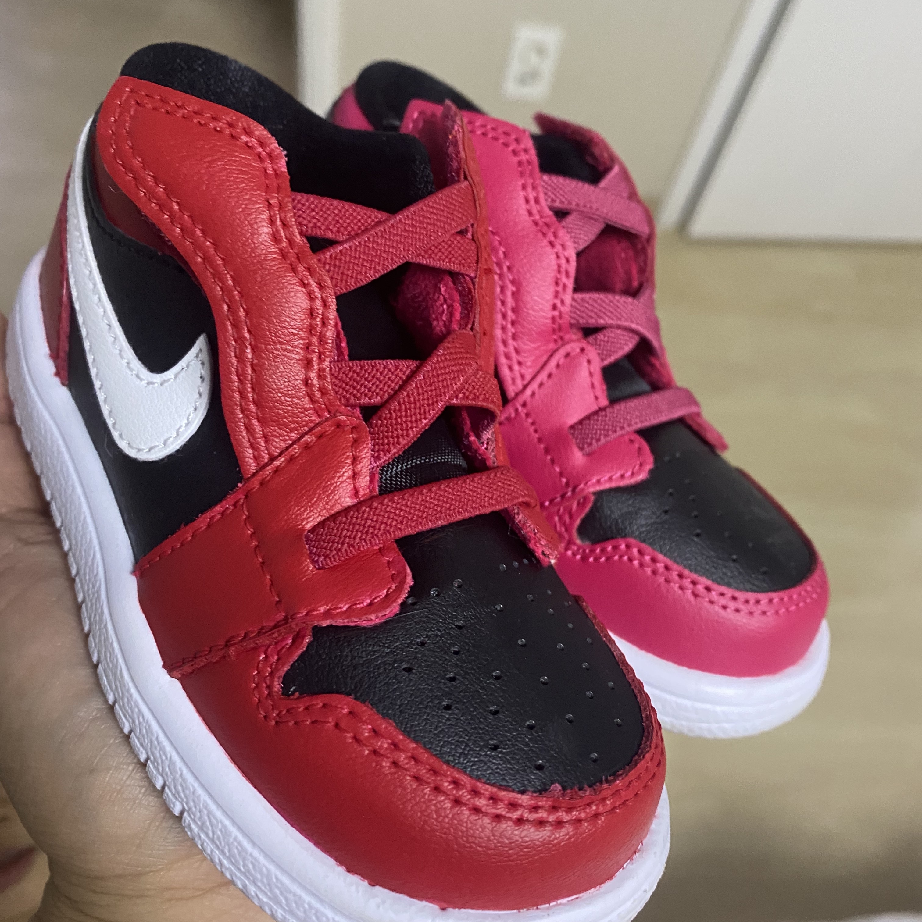(PS) Jordan 1 Low Alt Black Very Berry 착용 스타일 - 2