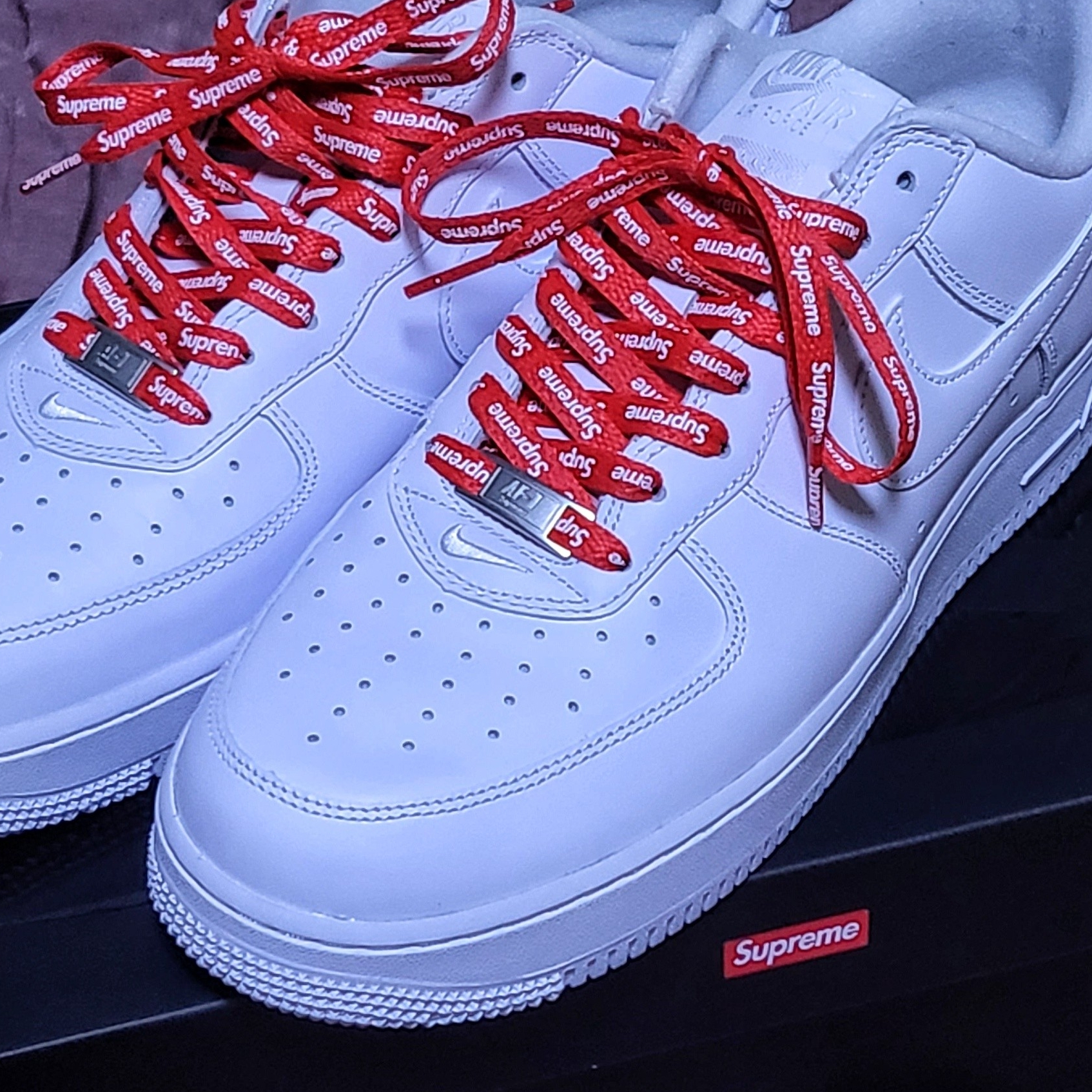 Nike x Supreme Air Force 1 Low White 착용 스타일