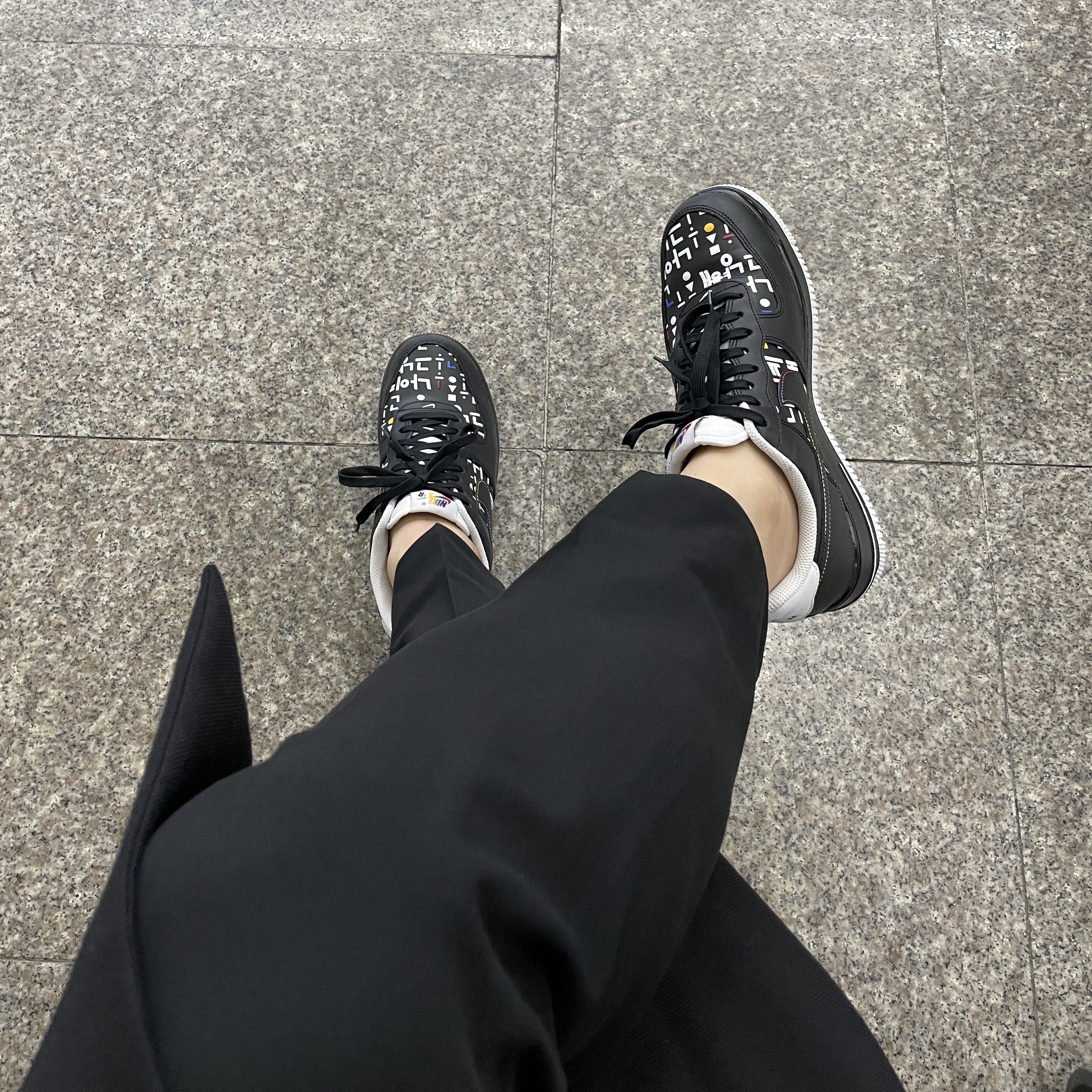 Nike Air Force 1 '07 LV8 Hangul Day 착용 스타일 - 3