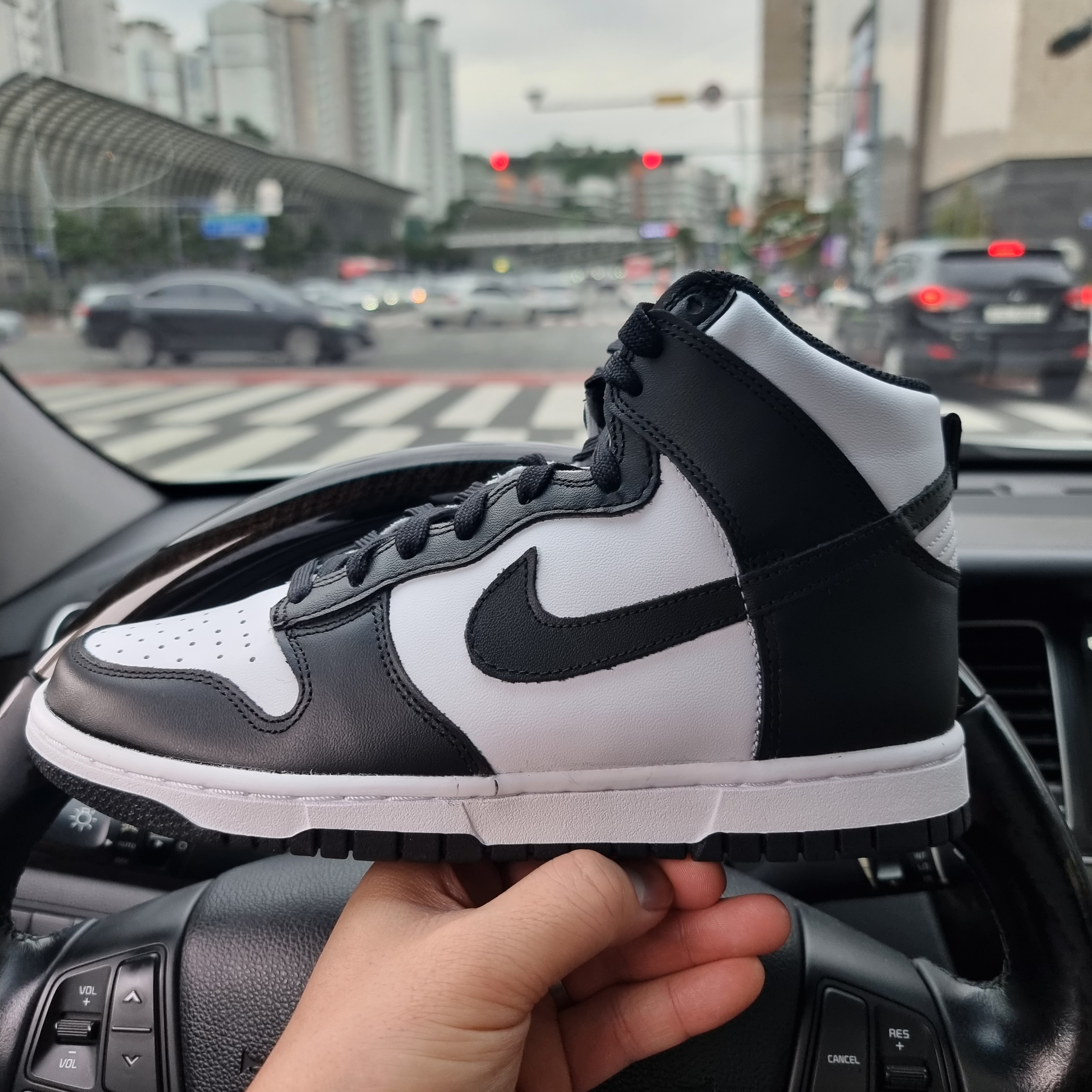 (W) Nike Dunk High Black and White 착용 스타일