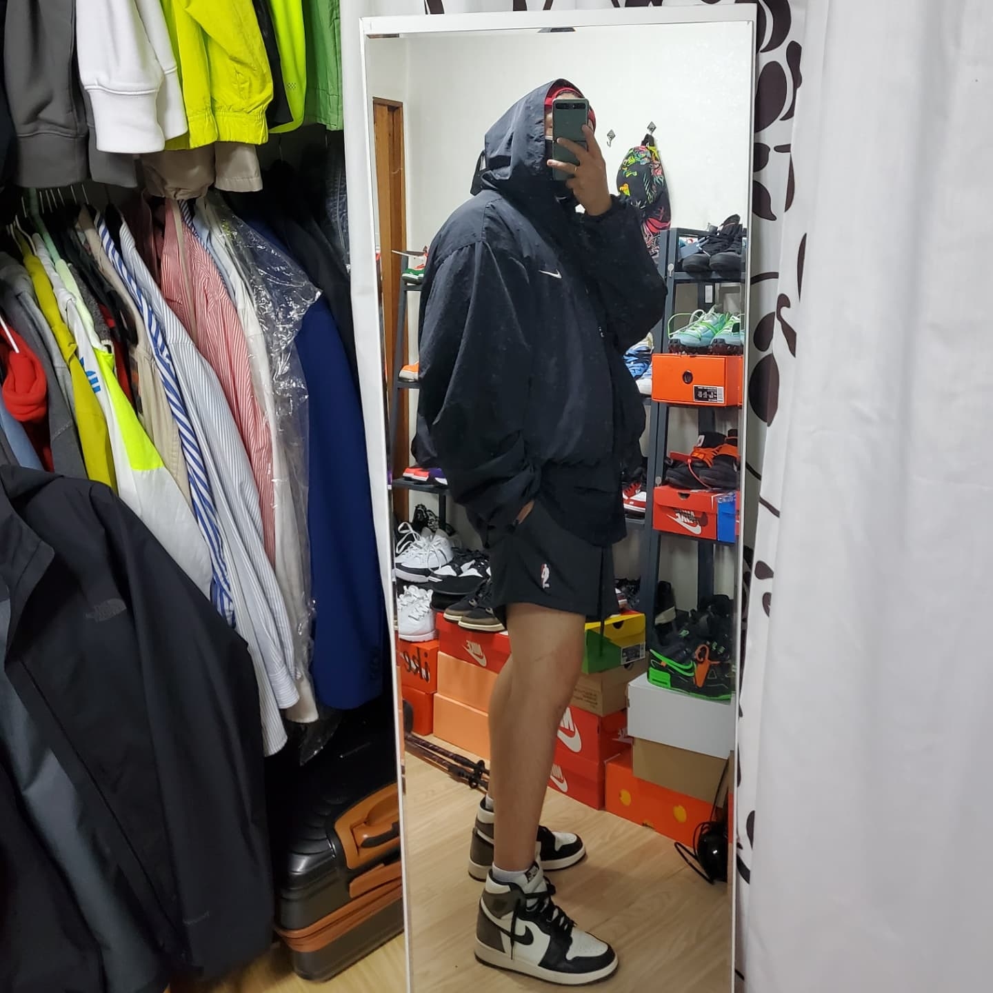 Nike x Fear of God Basketball Shorts Off Noir, Nike x Fear of God Bomber Hooded Jacket Black 착용 스타일 - 2