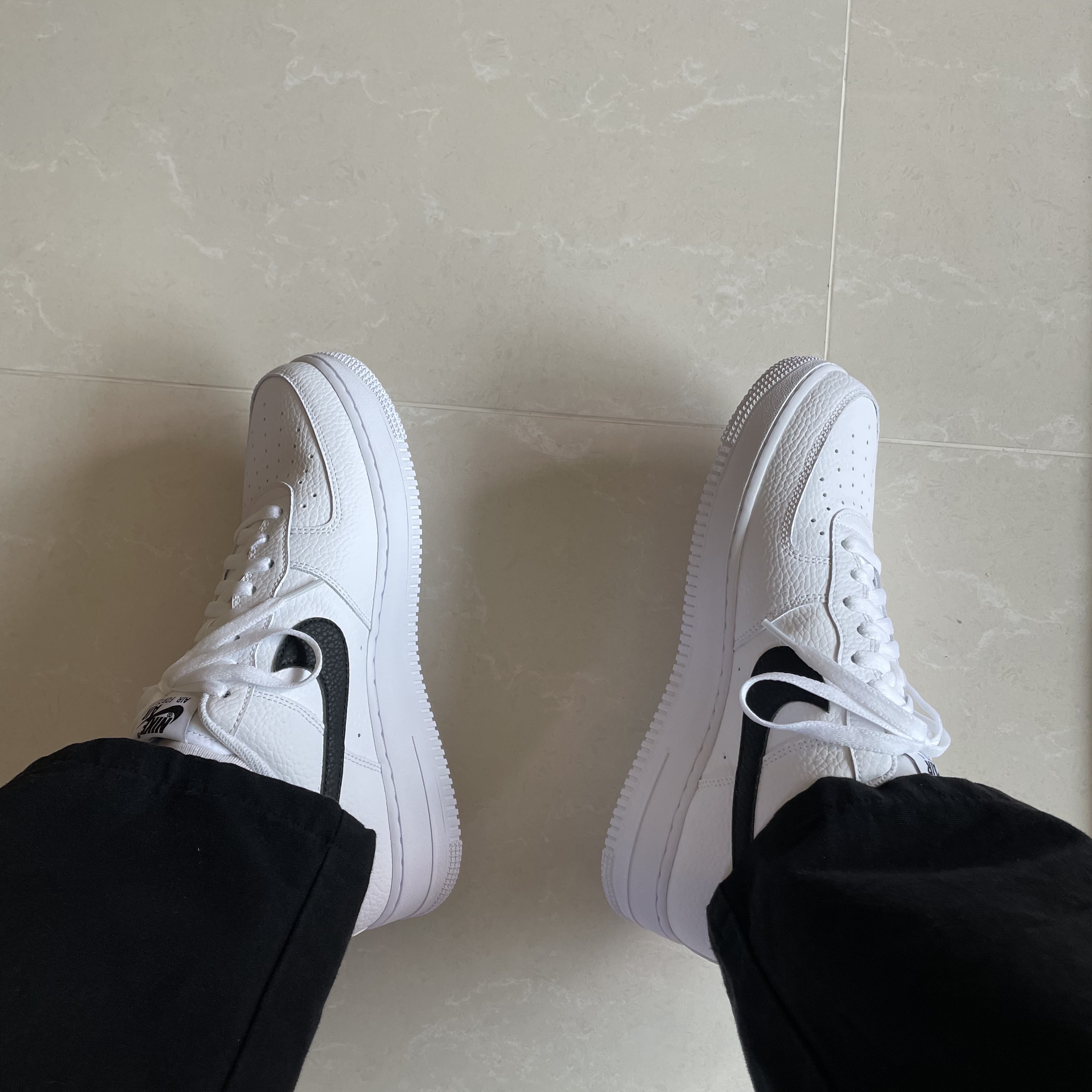 Nike Air Force 1 '07 White Black 착용 스타일