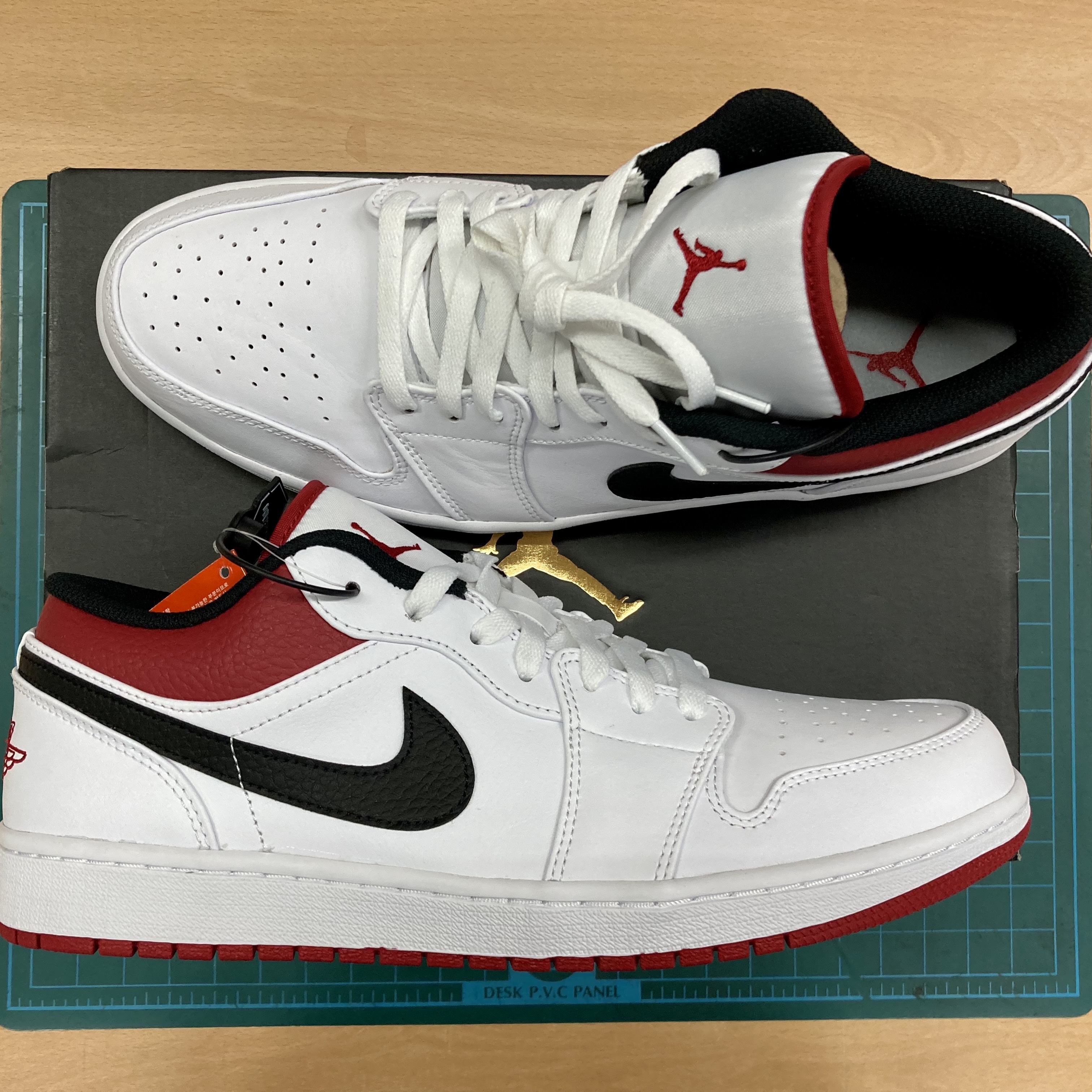 Jordan 1 Low White Red Black 착용 스타일 - 2