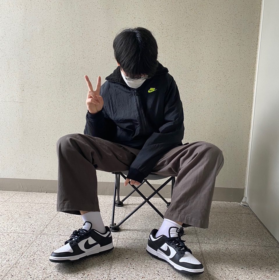 Nike Dunk Low Retro Black, Nike Big Swoosh Full Zip Jacket Black Volt 착용 스타일