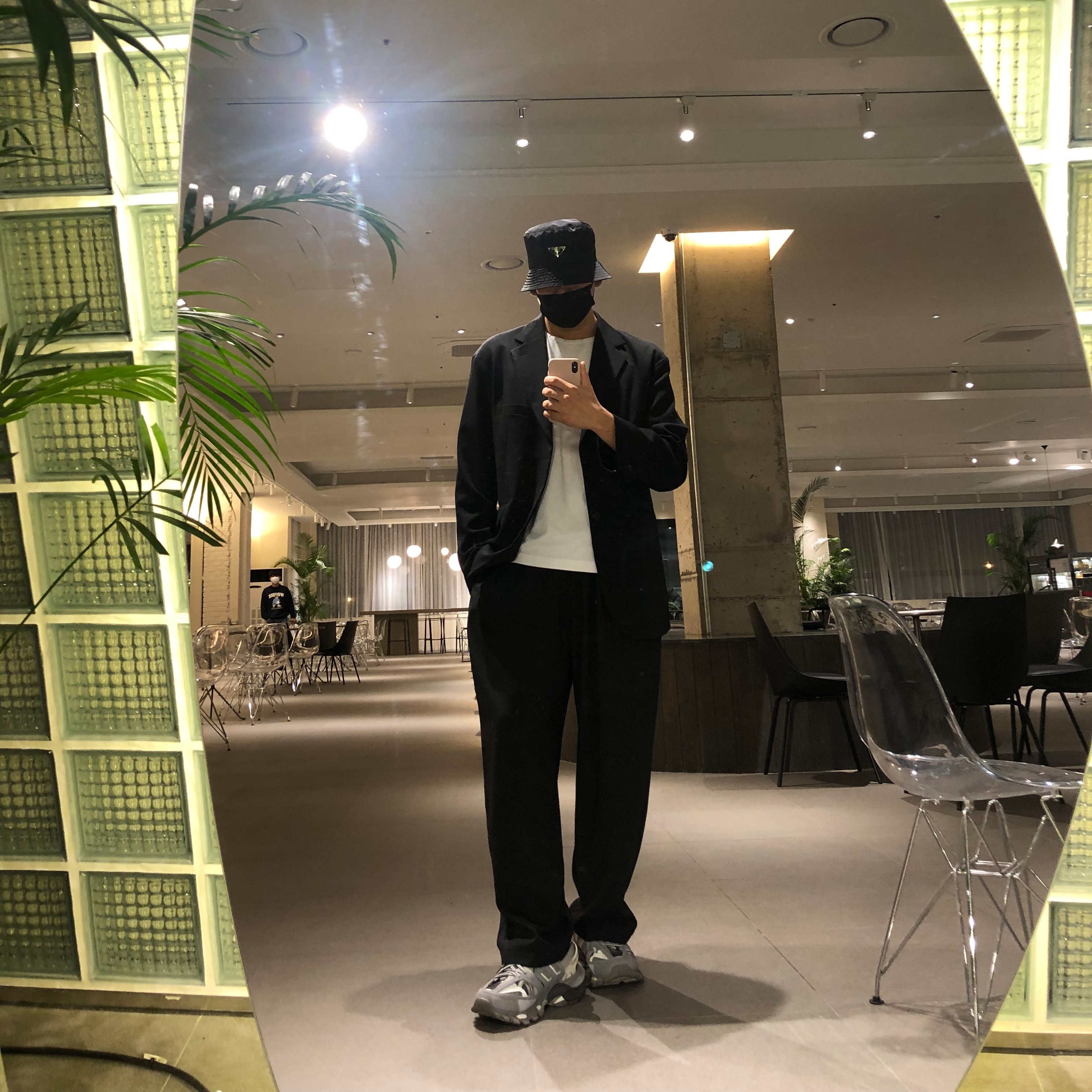 Prada Re-Nylon Bucket Hat Black, Balenciaga Track Sneakers Grey White 2019 착용 스타일 - 1