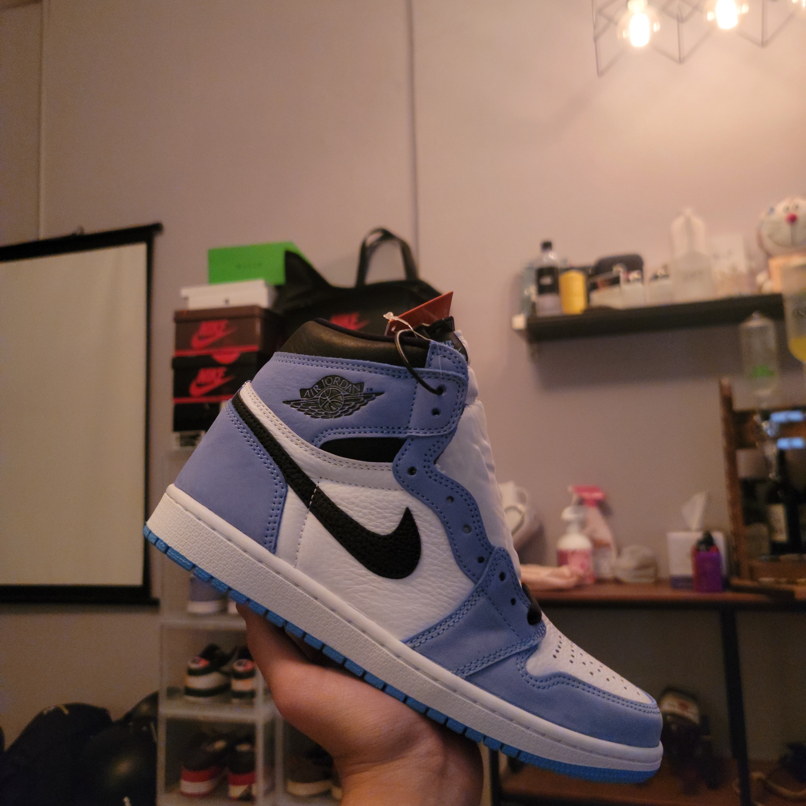 Jordan 1 Retro High OG University Blue 착용 스타일