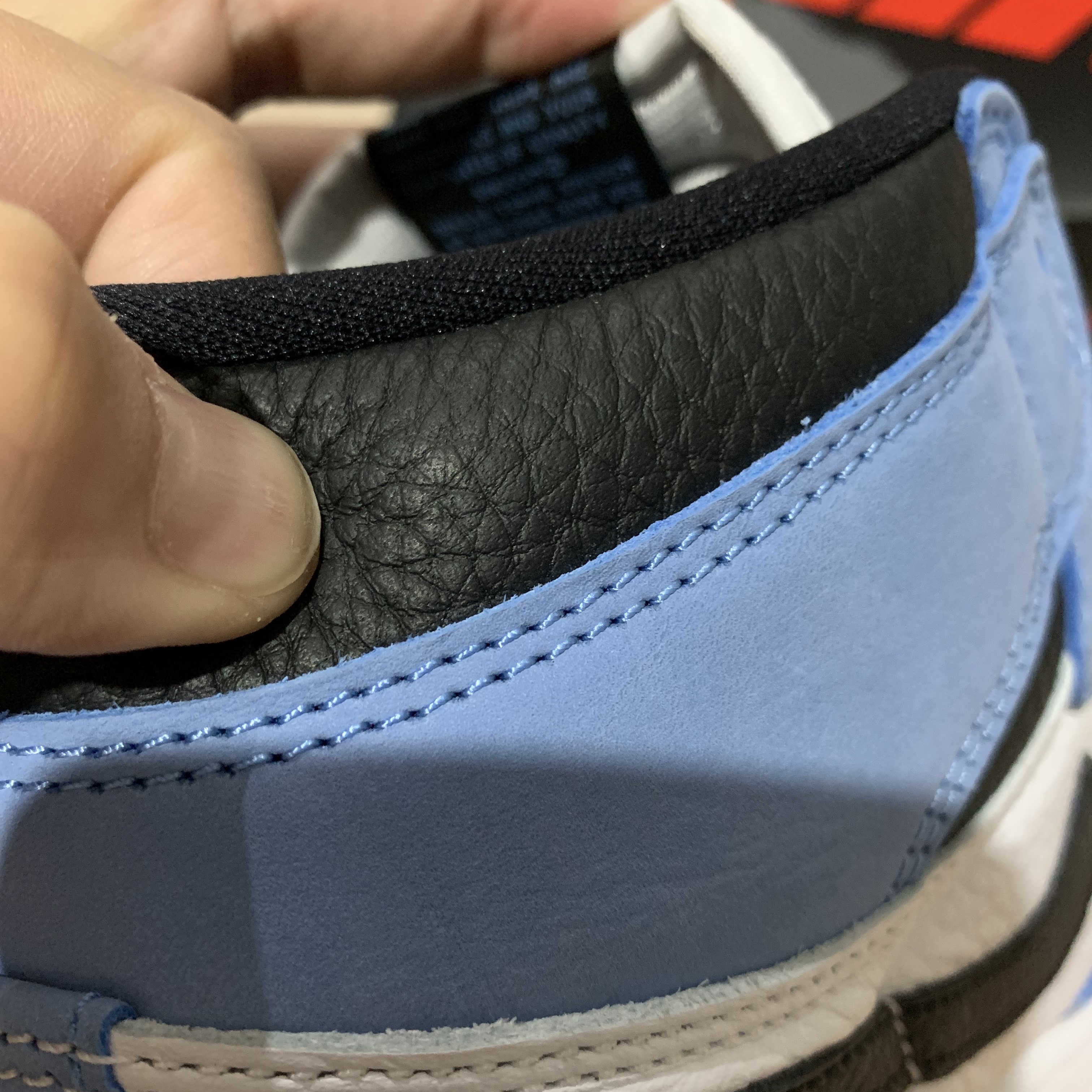 Jordan 1 Retro High OG University Blue 착용 스타일 - 4