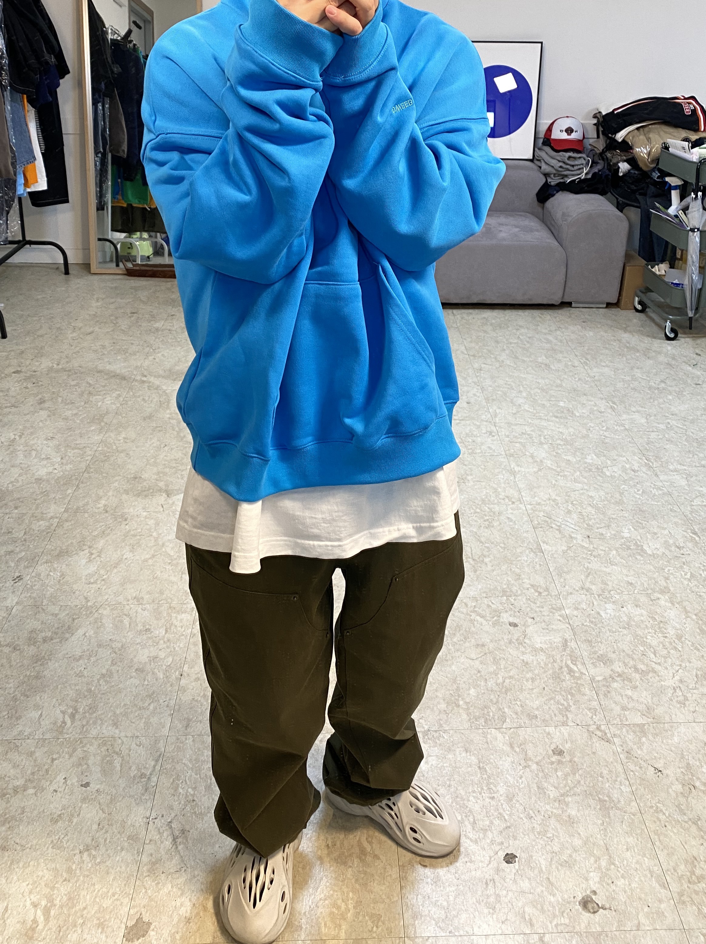 Adidas Yeezy Foam RNNR Ararat 착용 스타일 - 1