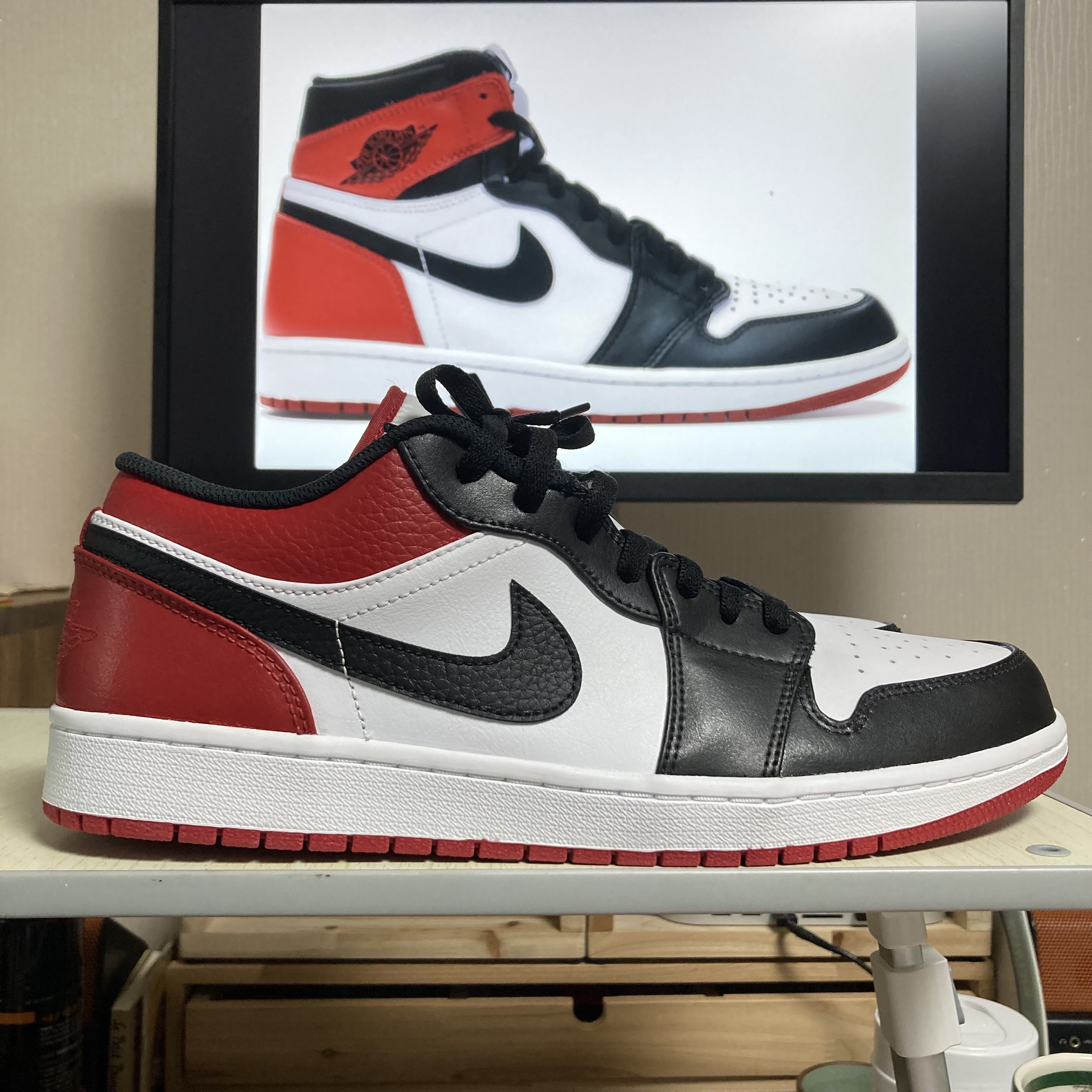 Jordan 1 Low White Red Black 착용 스타일 - 5