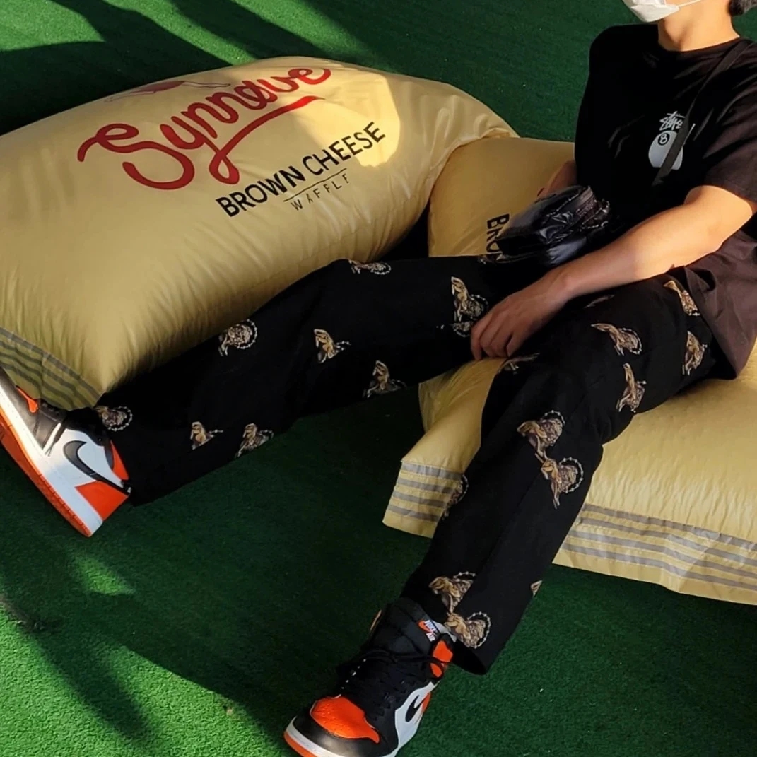 Jordan 1 Retro Shattered Backboard, Jordan 1 Retro High OG Electro Orange 착용 스타일