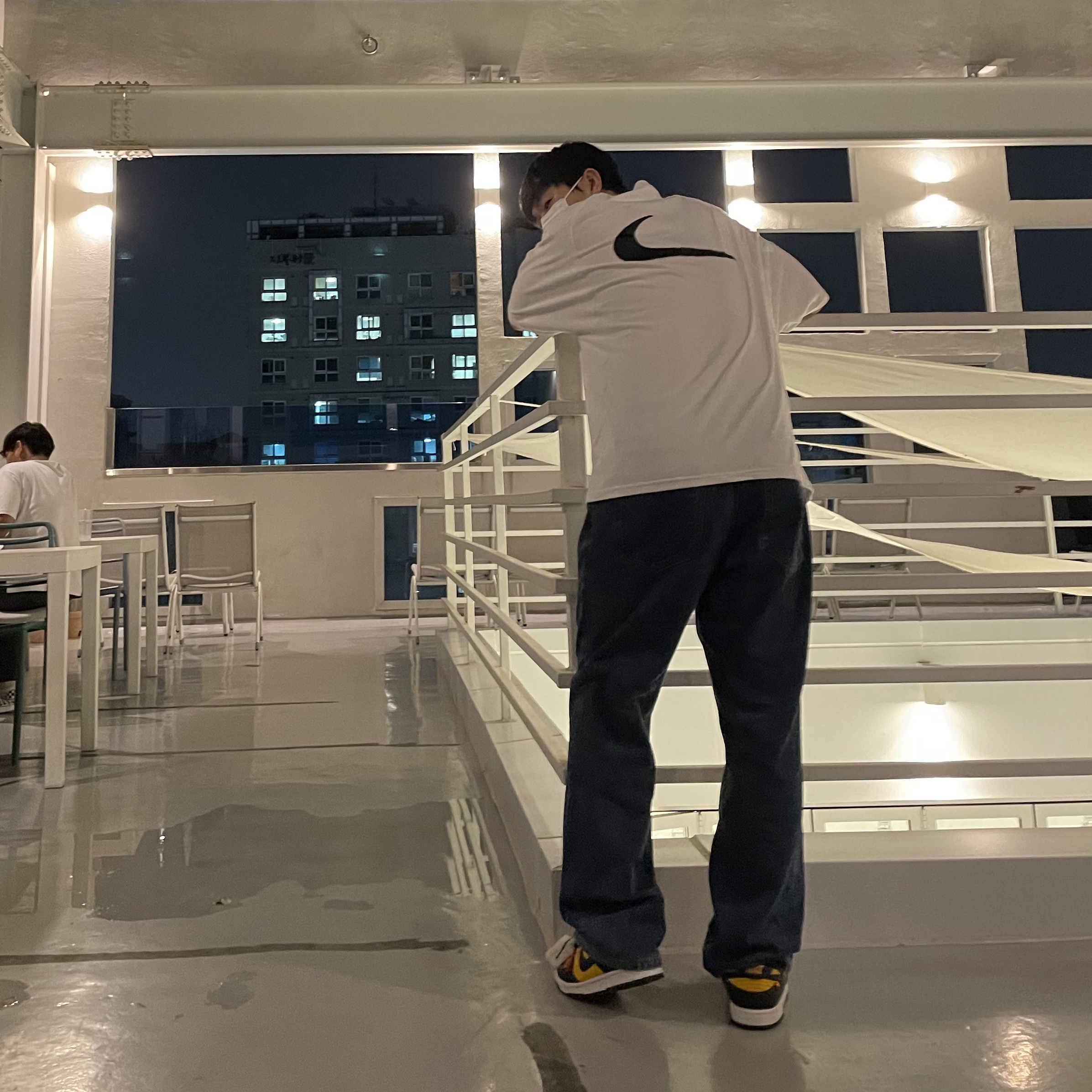 Nike x Off-White Dunk Low University Gold Midnight Navy, Nike x Off-White NRG Short Sleeve T-Shirt White 착용 스타일