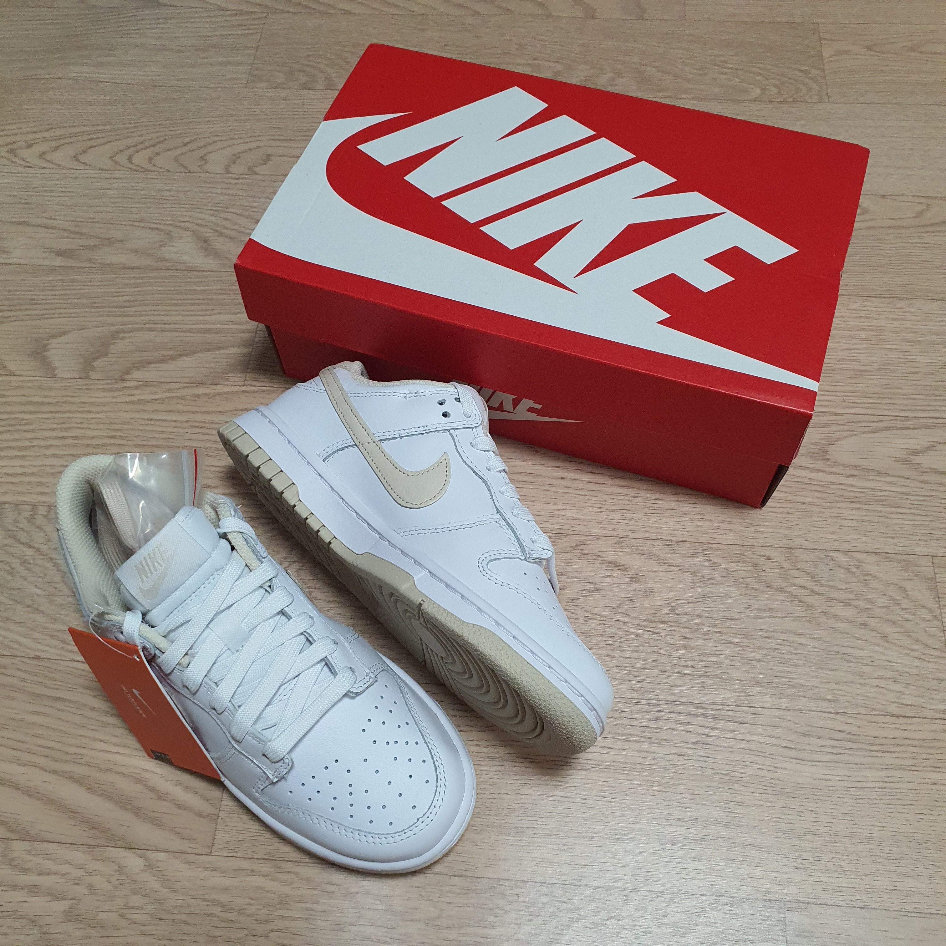 (W) Nike Dunk Low Pearl White 착용 스타일