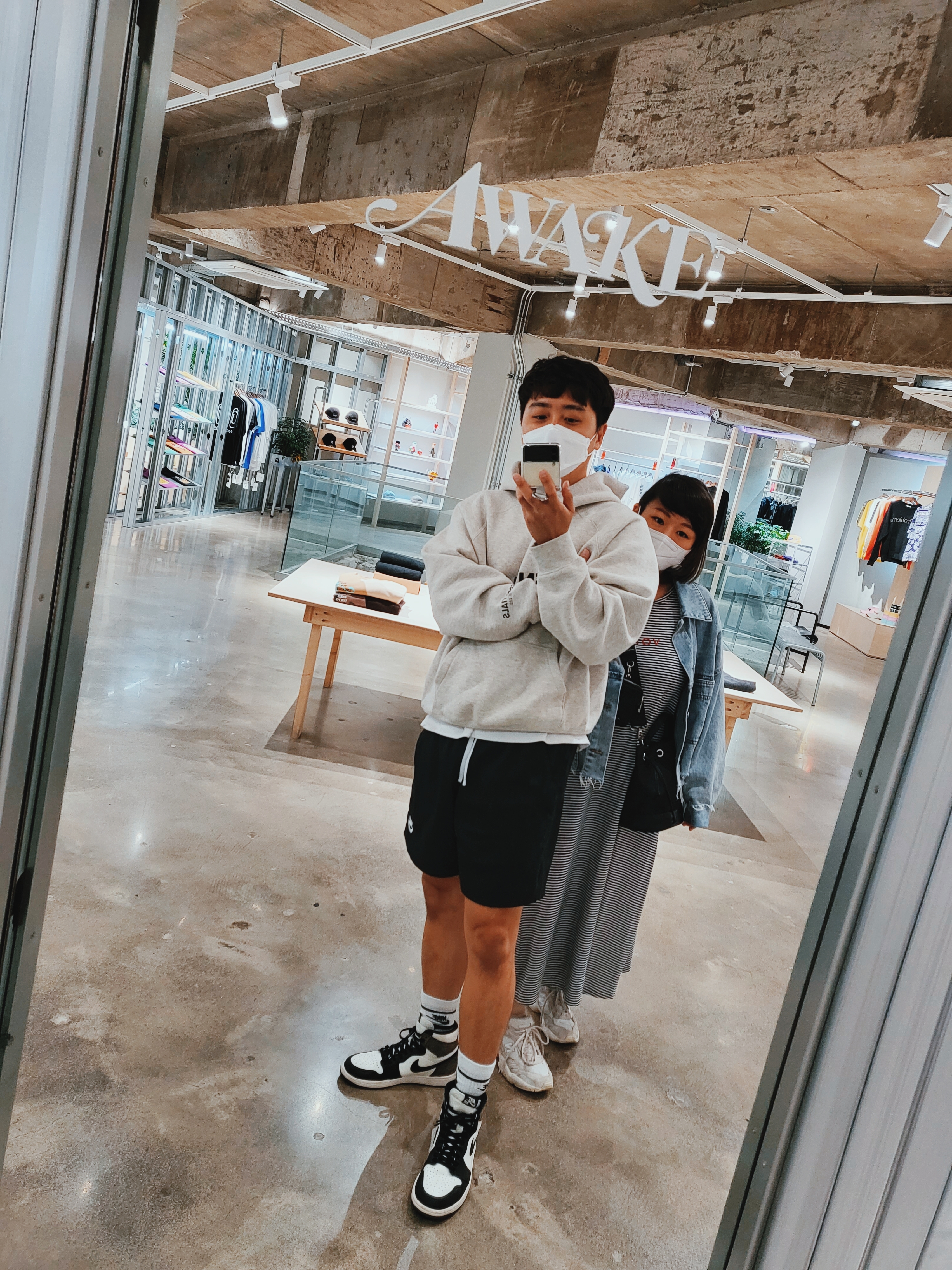 Jordan 1 Retro High OG Black Mocha, Essentials 3D Silicon Applique Pullover Hoodie Oatmeal/Oatmeal Heather/Light Heather Oatmeal 2020 착용 스타일