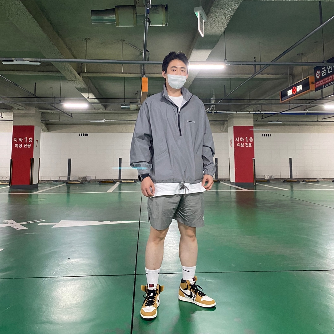 Essentials Track Jacket Silver Reflective - 20SS, IAB Studio Woven Shorts Gray 착용 스타일 - 1