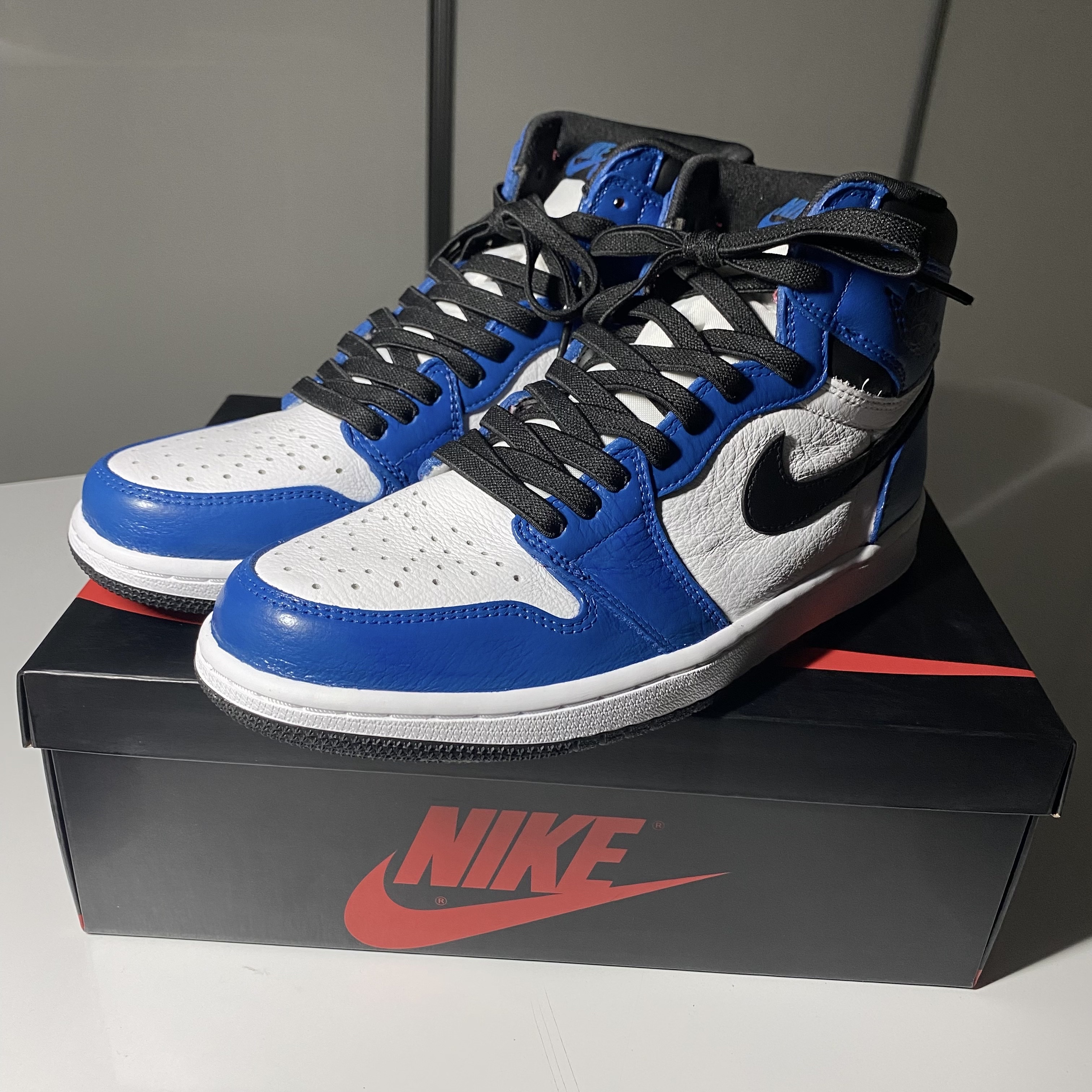 Jordan 1 Retro High OG Light Fusion Red, Jordan 1 Retro High OG Volt Gold 착용 스타일 - 3