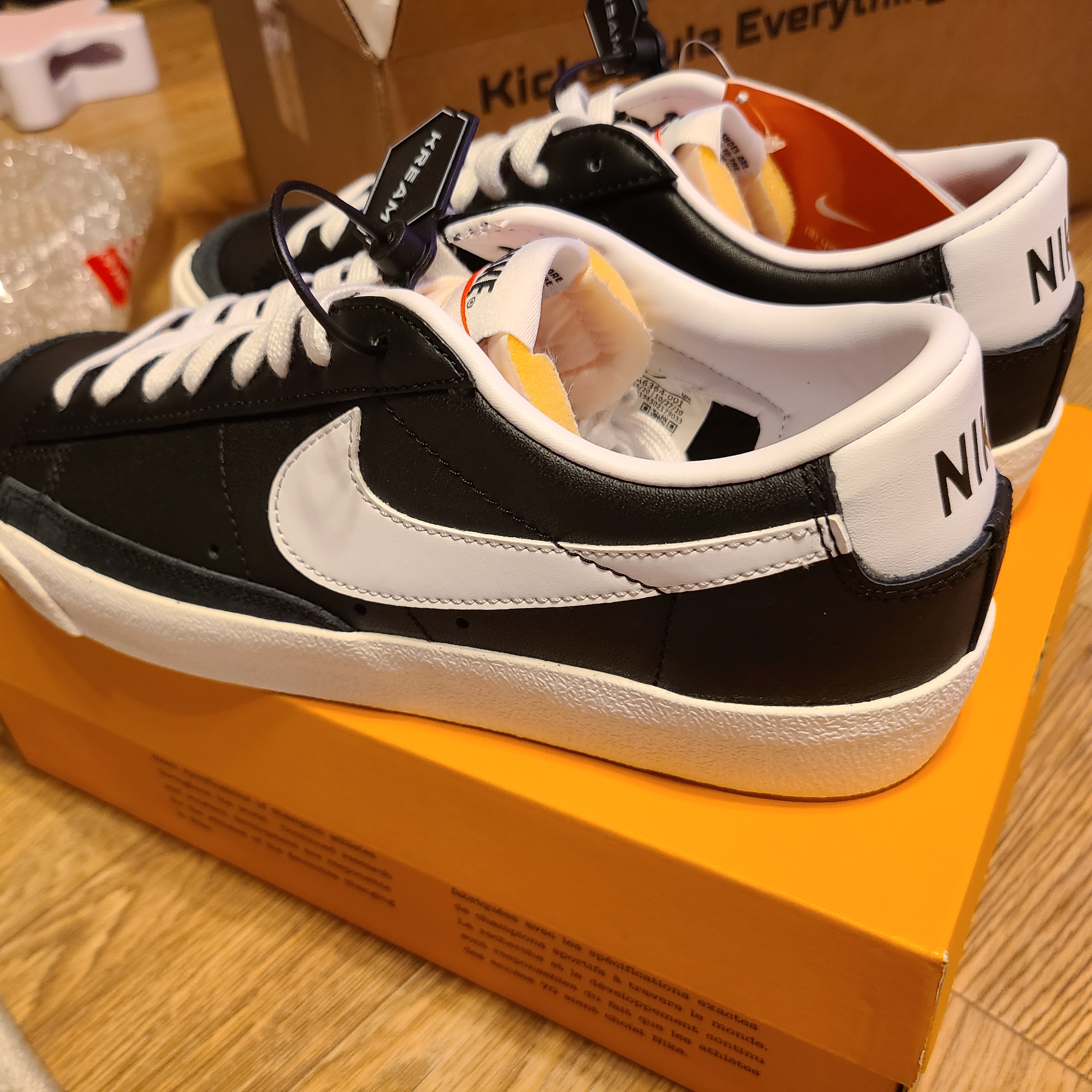 Nike Blazer Low '77 Vintage Black White 착용 스타일 - 2
