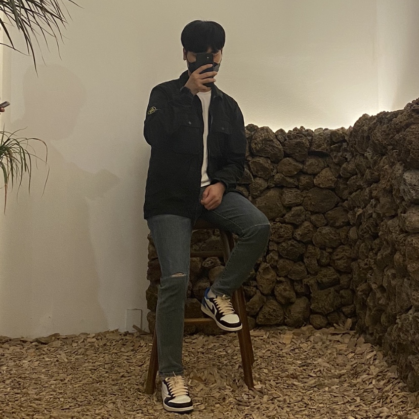 Jordan 1 x Travis Scott x Fragment Retro Low OG SP Military Blue, Stone Island 113WN T.CO+OLD Overshirt Black - 21FW 착용 스타일