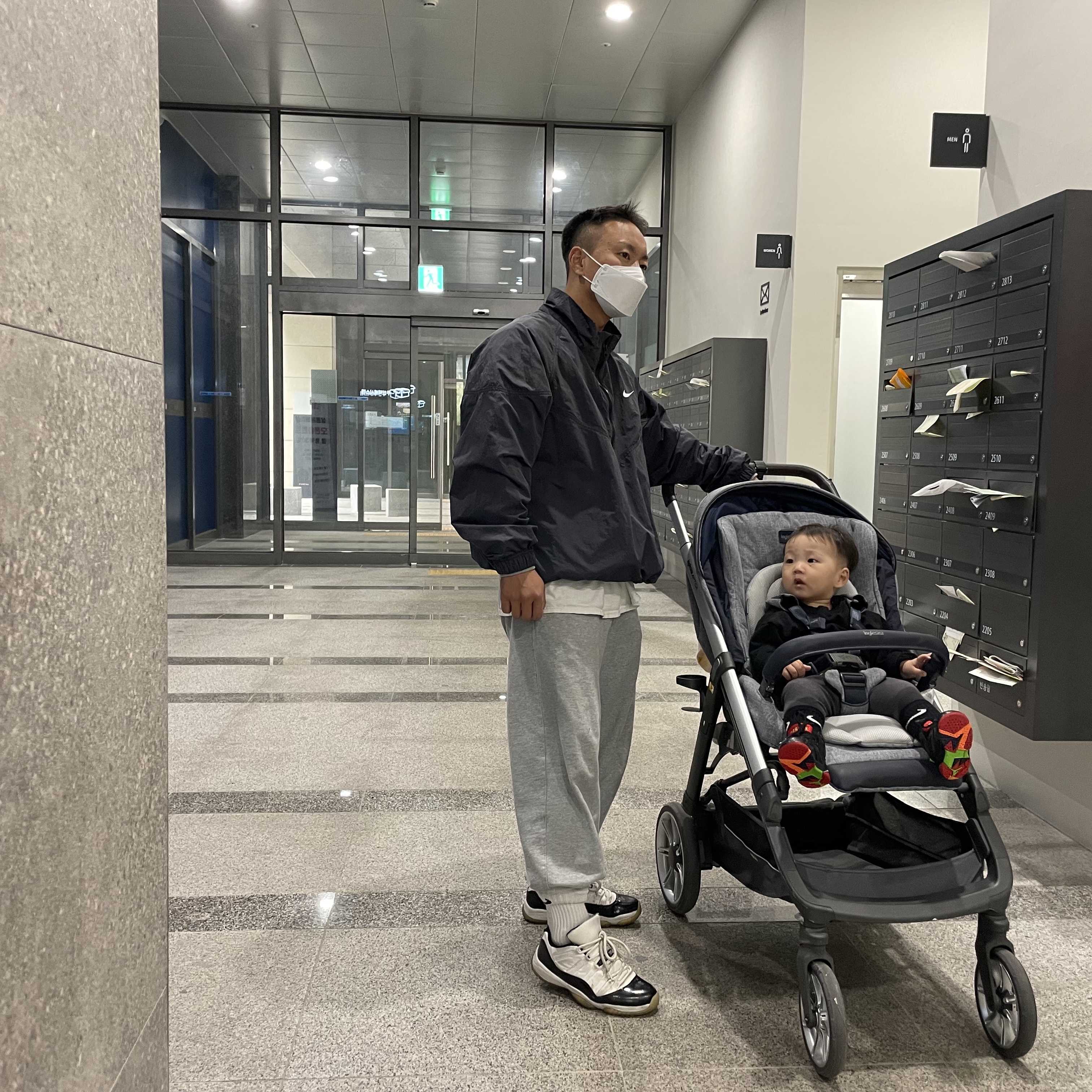 Jordan 11 Retro Low Concord, Nike x Stussy Windrunner Jacket Off Noir 착용 스타일 - 1