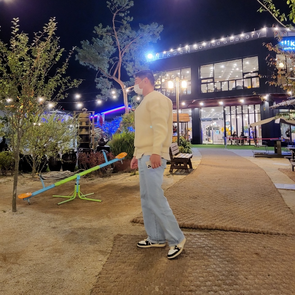 Jordan 1 x Travis Scott x Fragment Retro Low OG SP Military Blue 착용 스타일 - 1