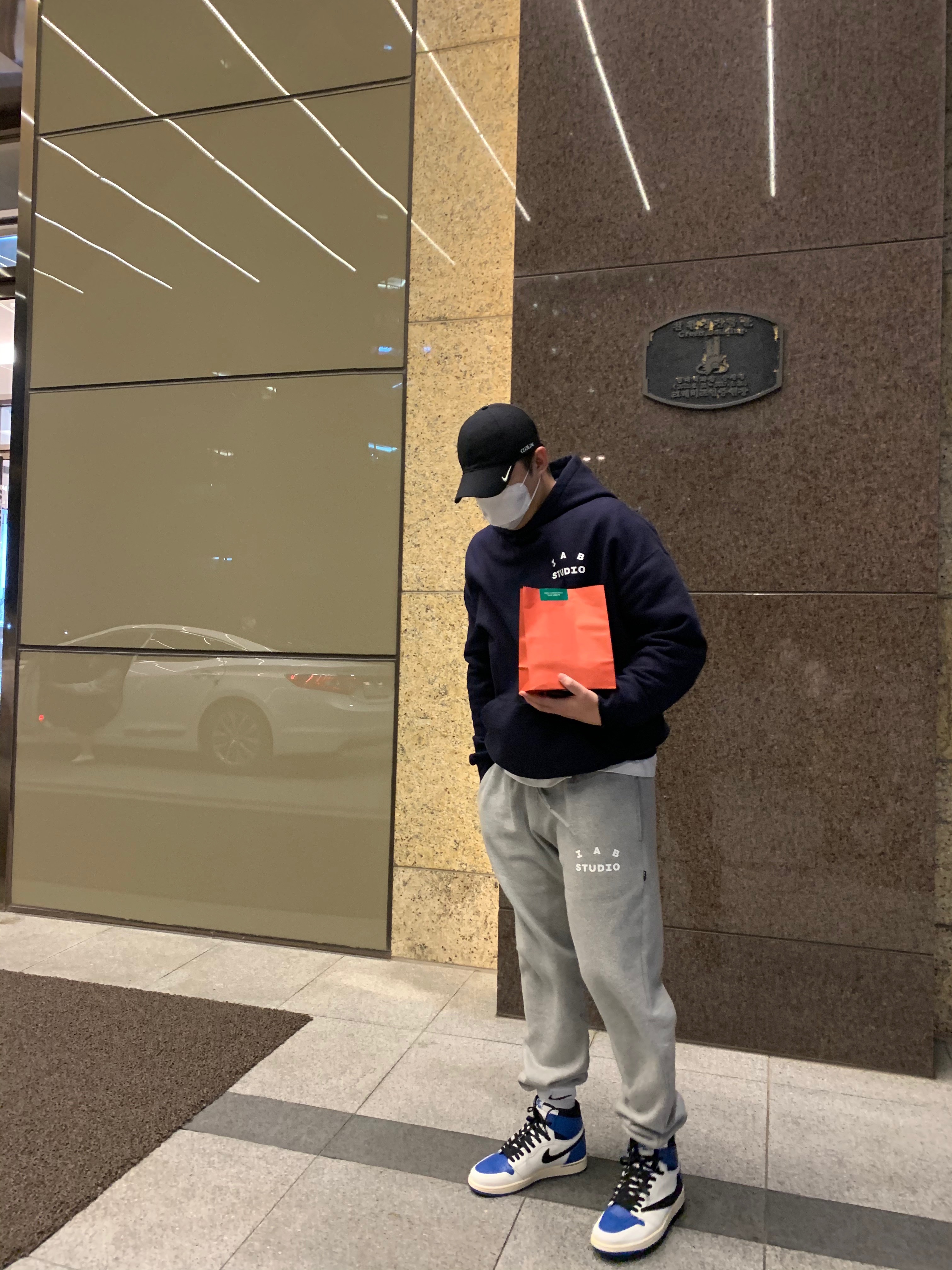 Nike x Drake Nocta Golf Cap Black, IAB Studio Hoodie Navy - 21SS 착용 스타일 - 1
