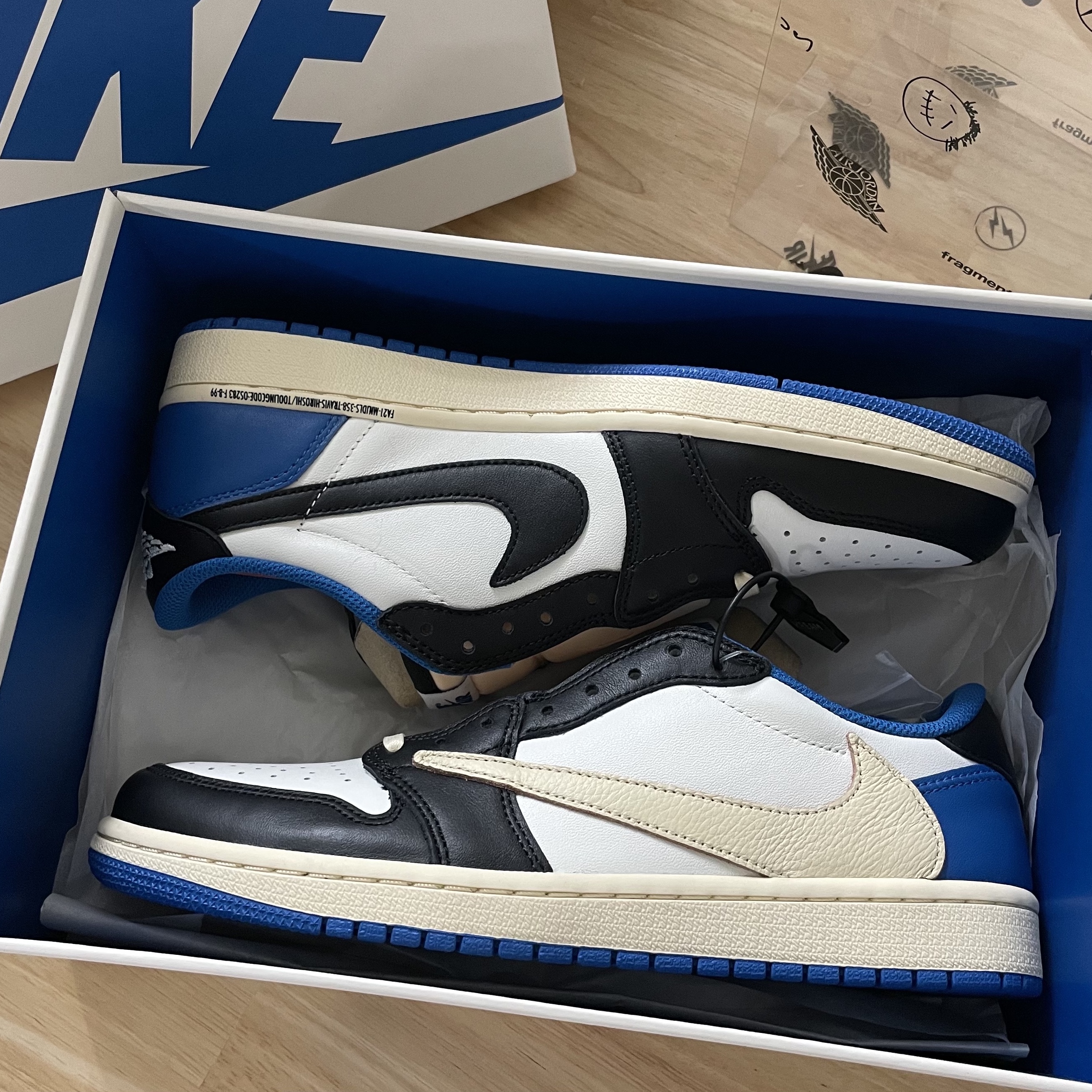 Jordan 1 x Travis Scott x Fragment Retro Low OG SP Military Blue 착용 스타일