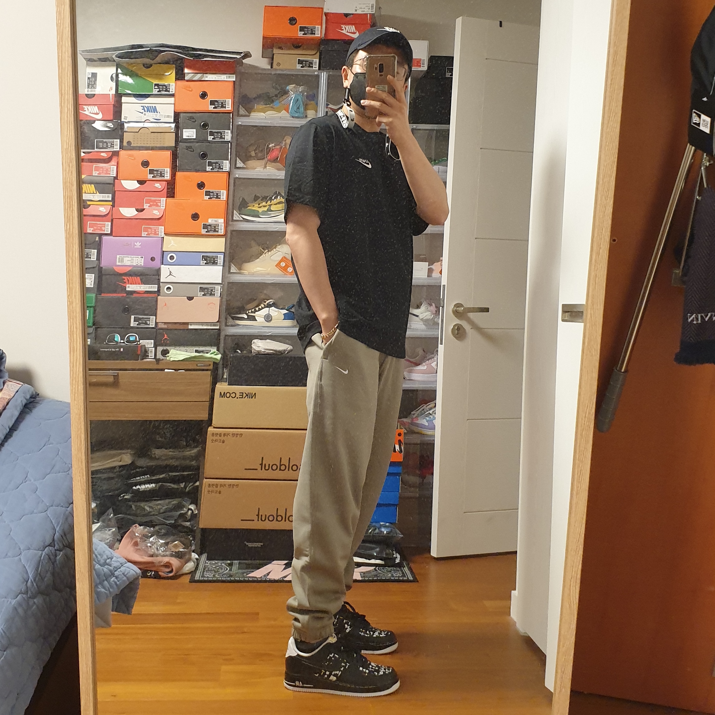 Nike Air Force 1 '07 LV8 Hangul Day, Nike Hangul T-Shirt Black 착용 스타일 - 3