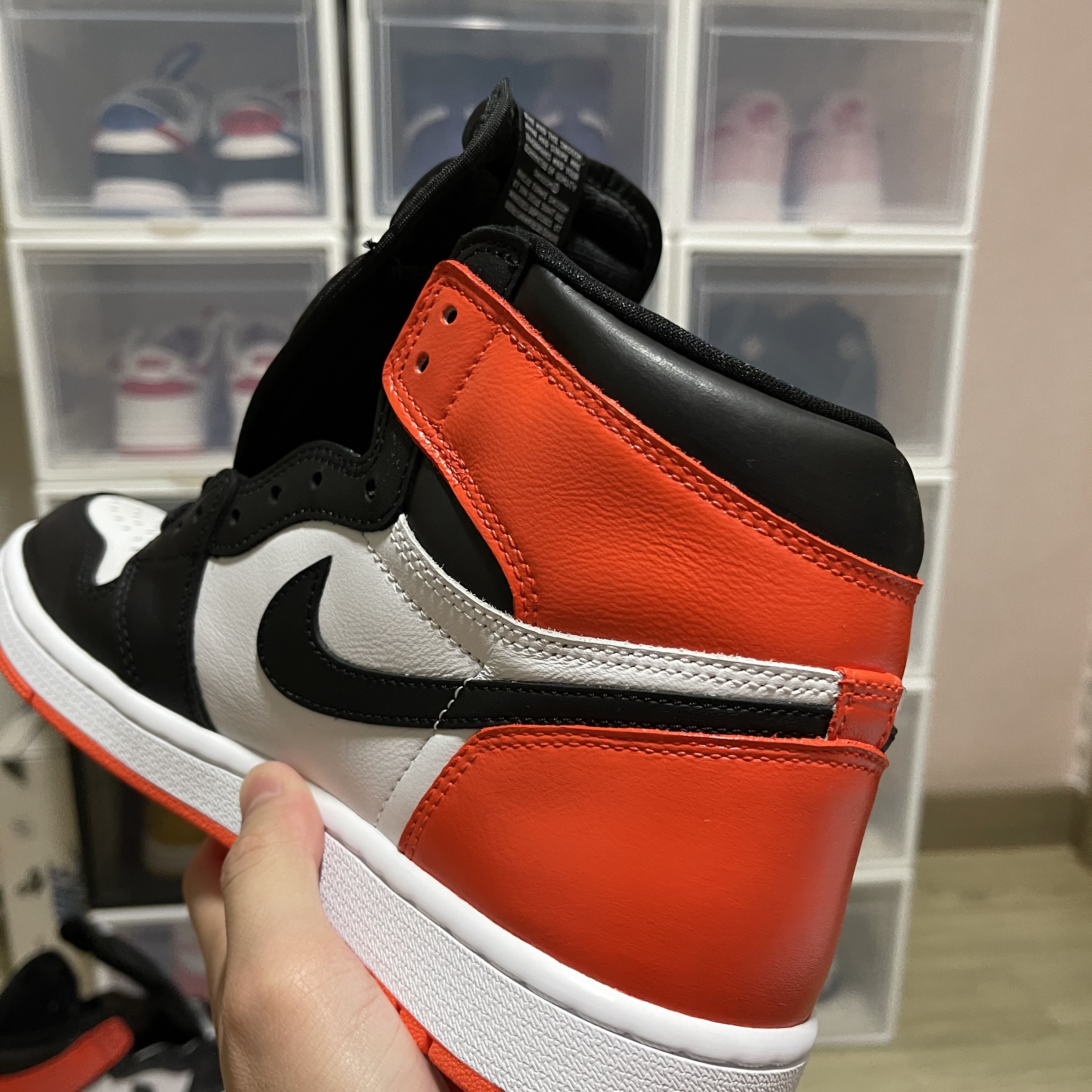 Jordan 1 Retro High OG Light Fusion Red, Jordan 1 Retro High OG Volt Gold 착용 스타일 - 4