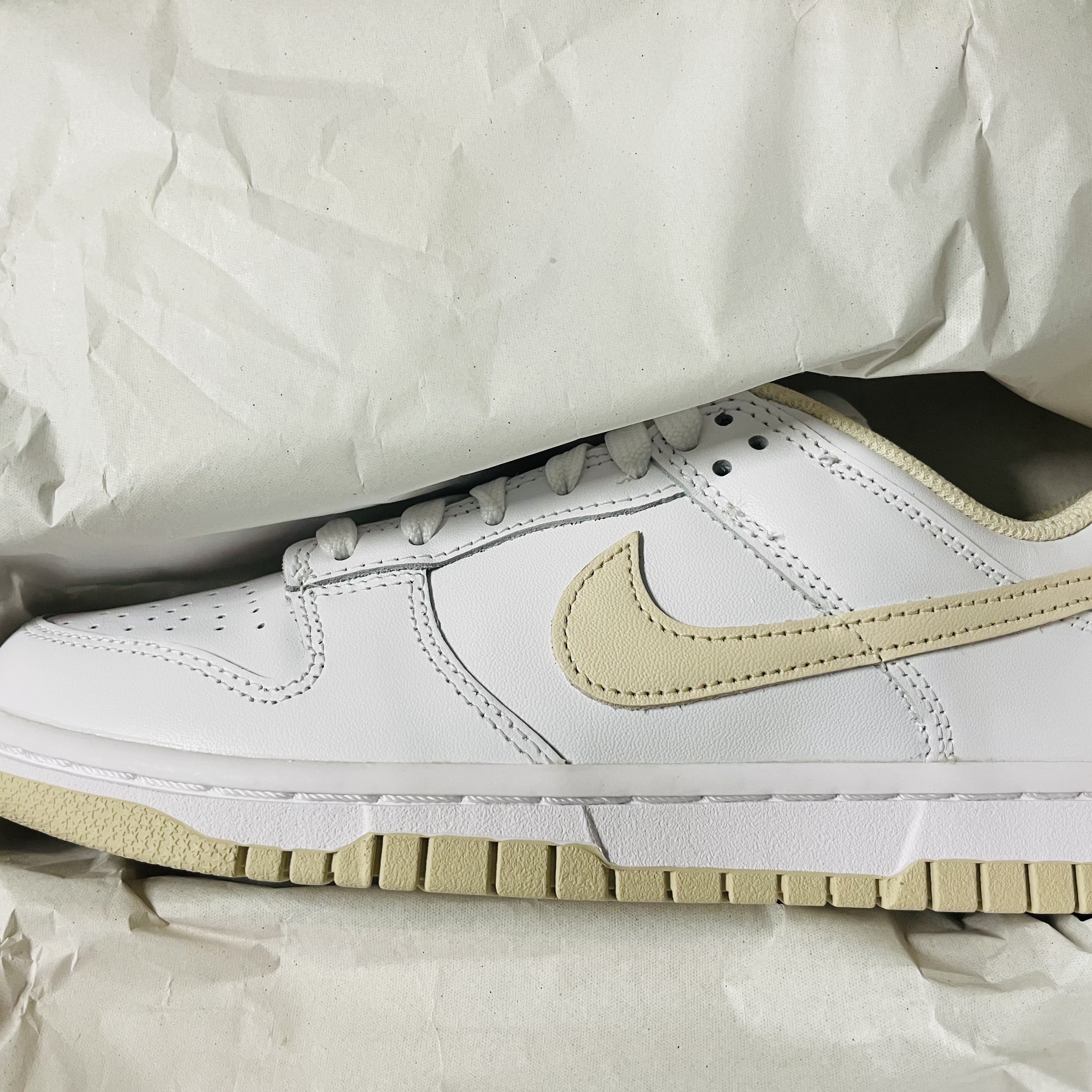 (W) Nike Dunk Low Pearl White 착용 스타일 - 1