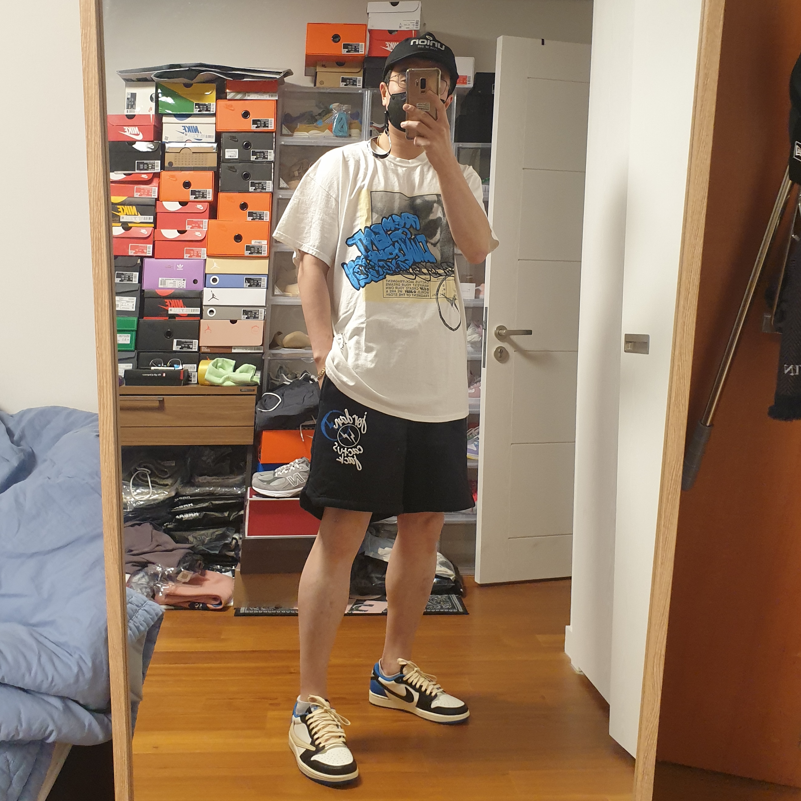 Jordan 1 x Travis Scott x Fragment Retro Low OG SP Military Blue, Jordan x Travis Scott x Fragment Shorts Black (DJ0617-010) 착용 스타일