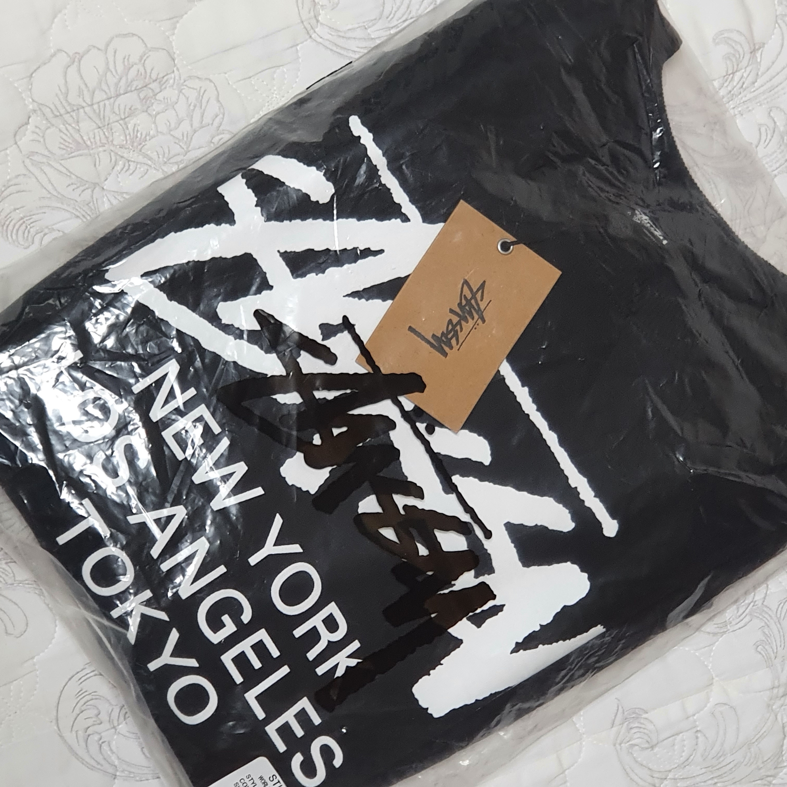 Stussy World Tour Crew Black 2021 착용 스타일 - 3